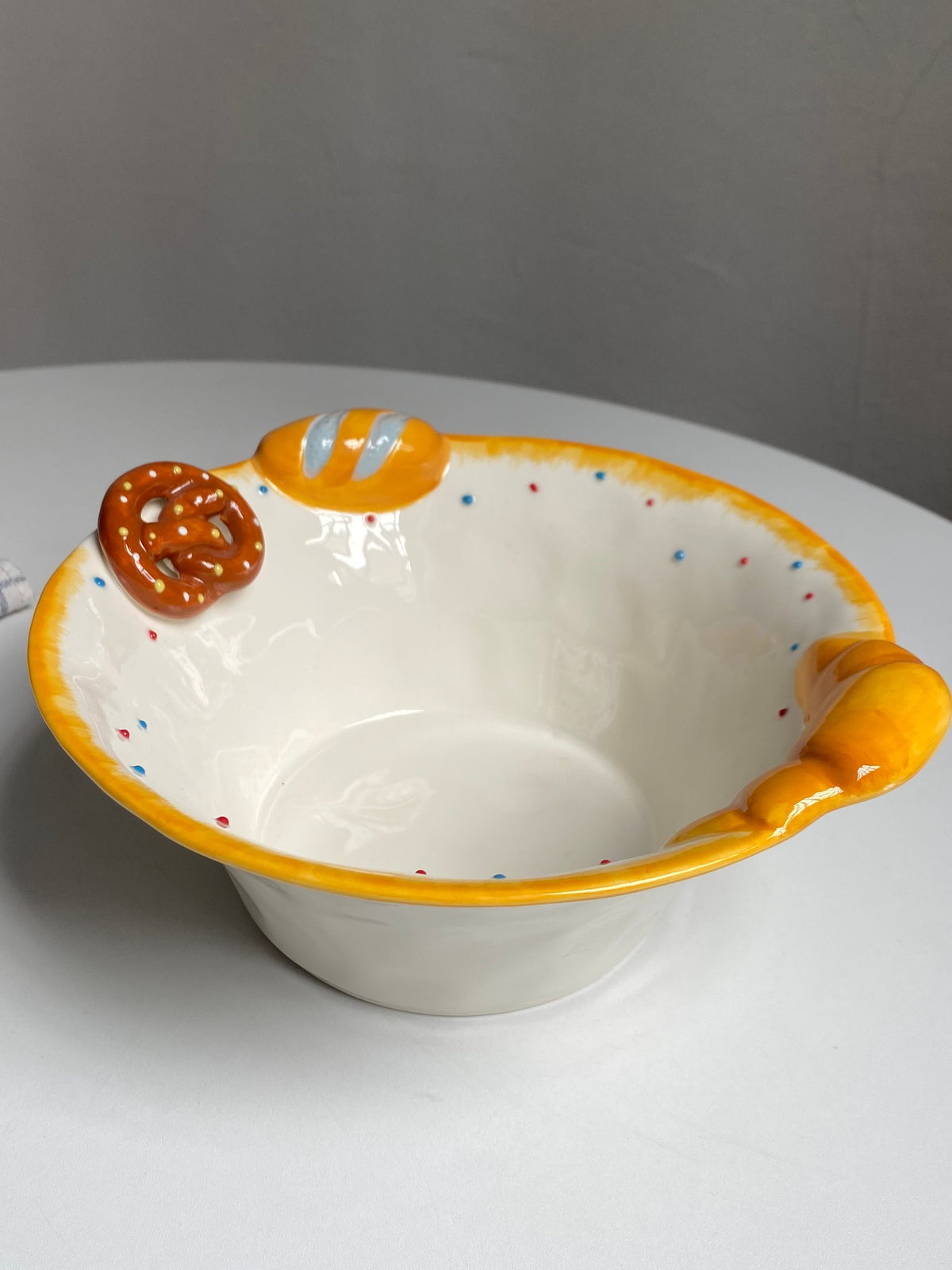 Soup Bowl 21.5 x 9.5 cm, Cookie Bread Design, Underglaze Decoration - detail 2