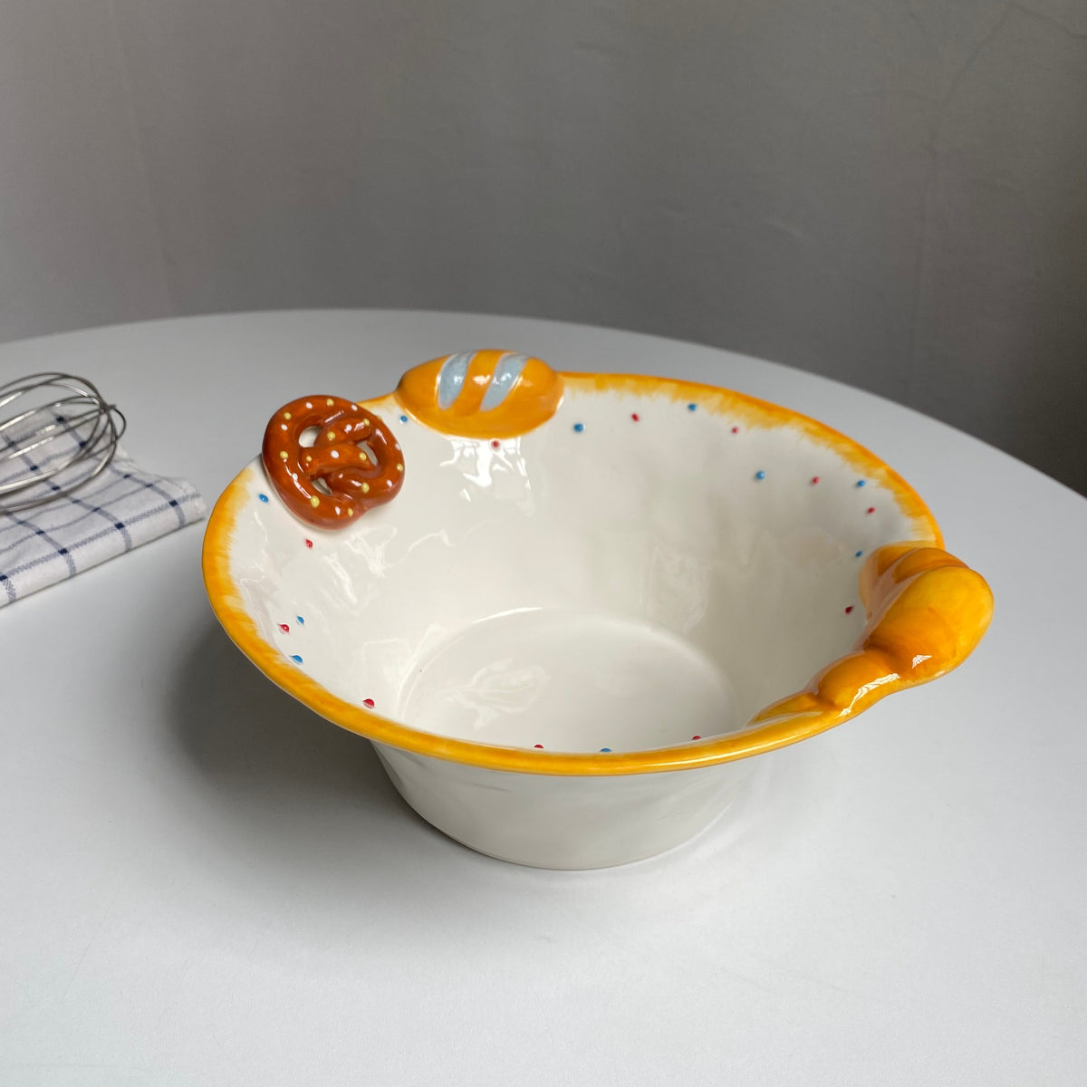 Soup Bowl 21.5 x 9.5 cm, Cookie Bread Design, Underglaze Decoration - detail 1