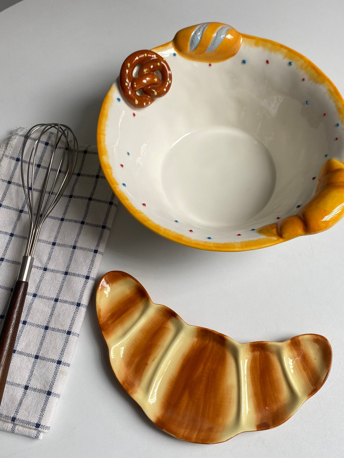 Soup Bowl 21.5 x 9.5 cm, Cookie Bread Design, Underglaze Decoration - detail 3