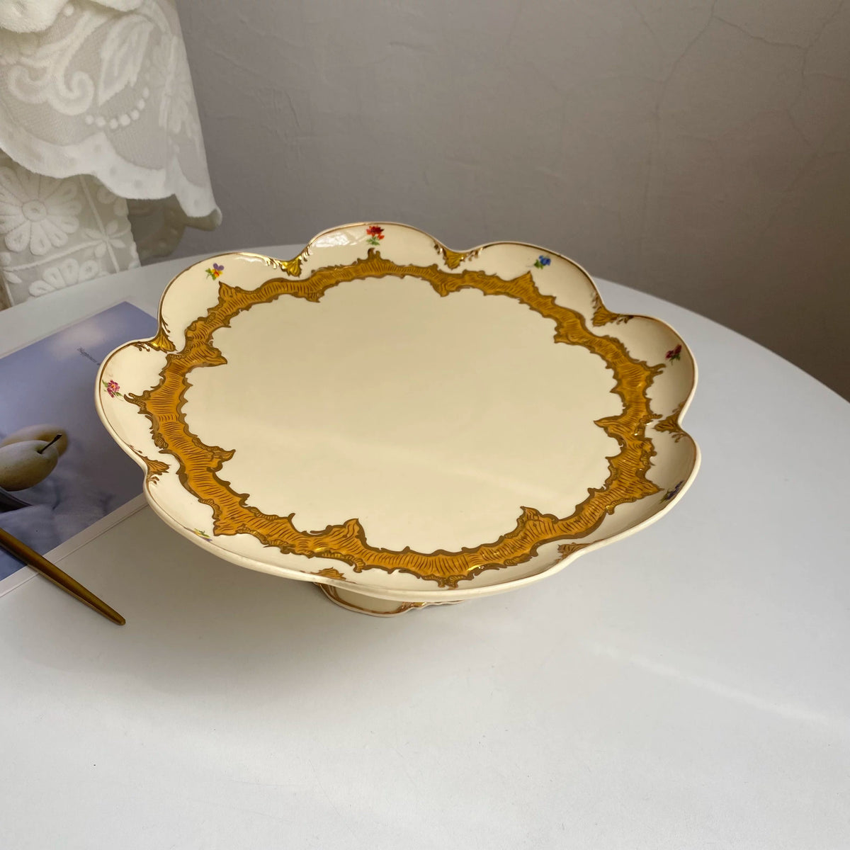 Ceramic Fruit Platter 12 Inch, Scalloped Rim Footed, 31 x 12.5 cm Serving Tray - detail 1