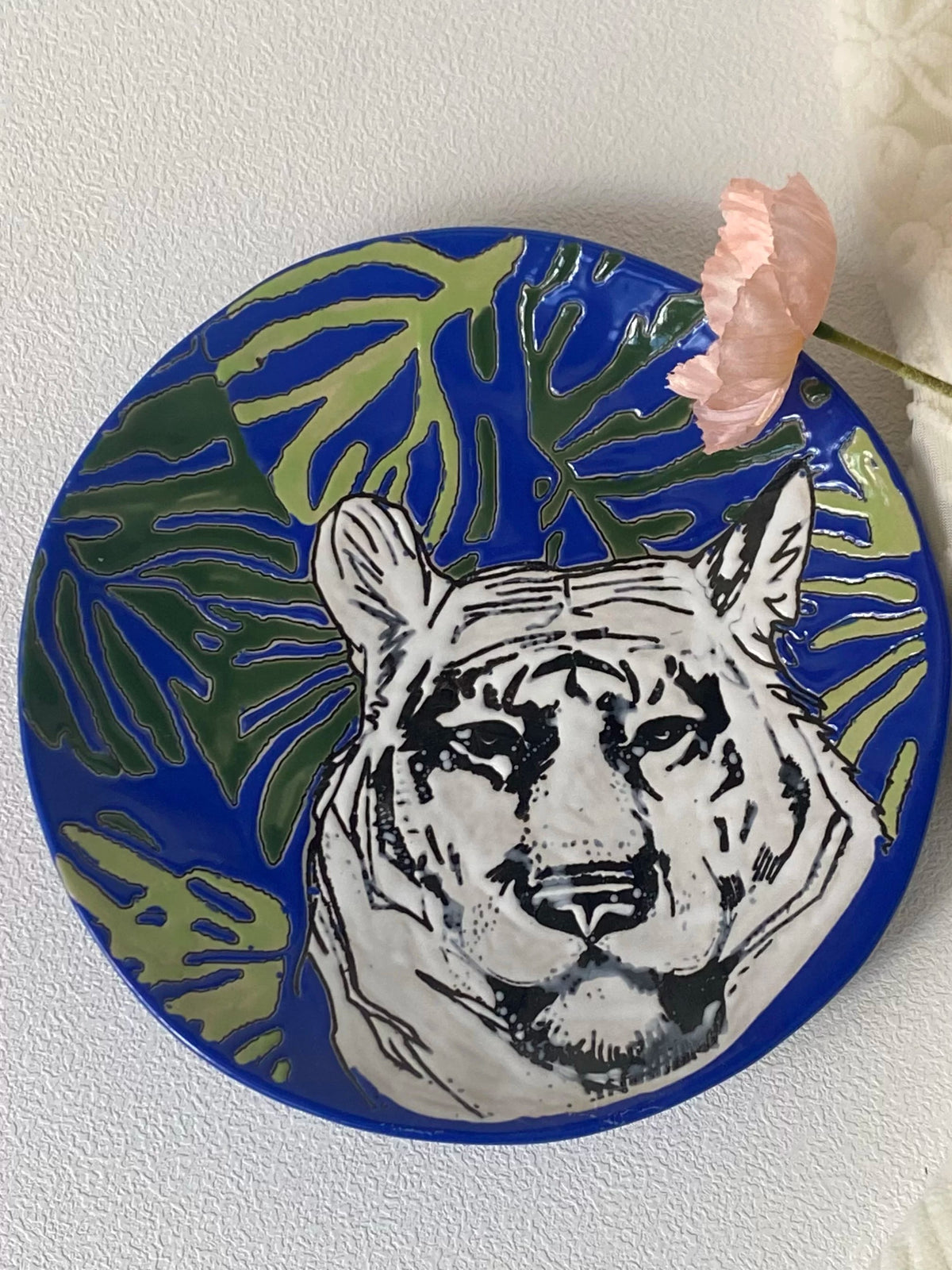 Ceramic Plate 20 x 3 cm, White Tiger Design, Decorative Dinnerware - detail 2