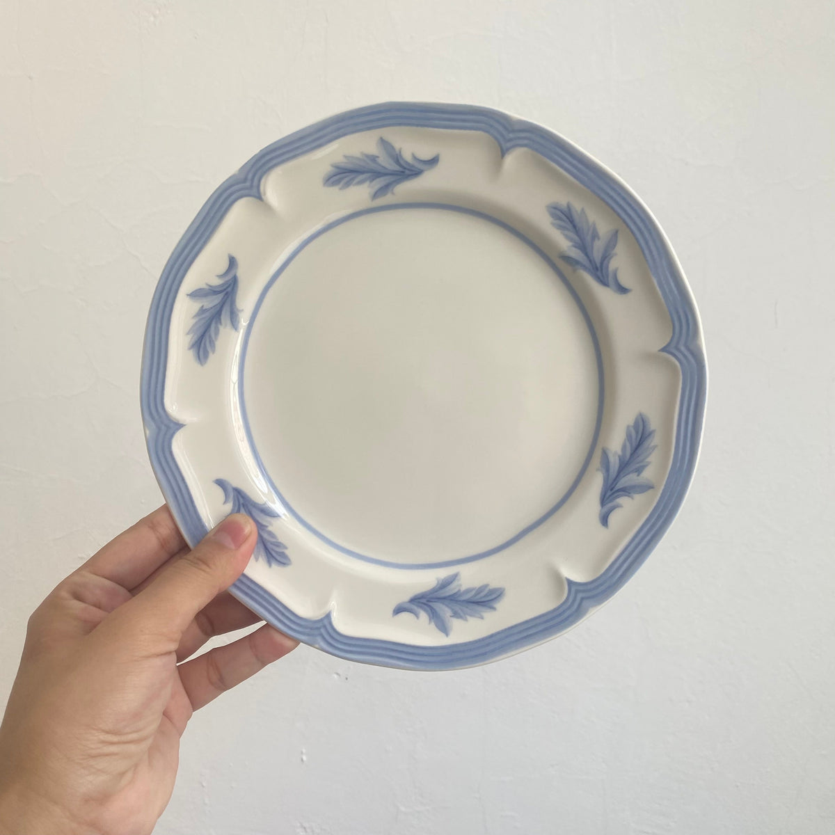 8 Inch Ceramic Plate, Blue and White Feather Design, Dinnerware - detail 1