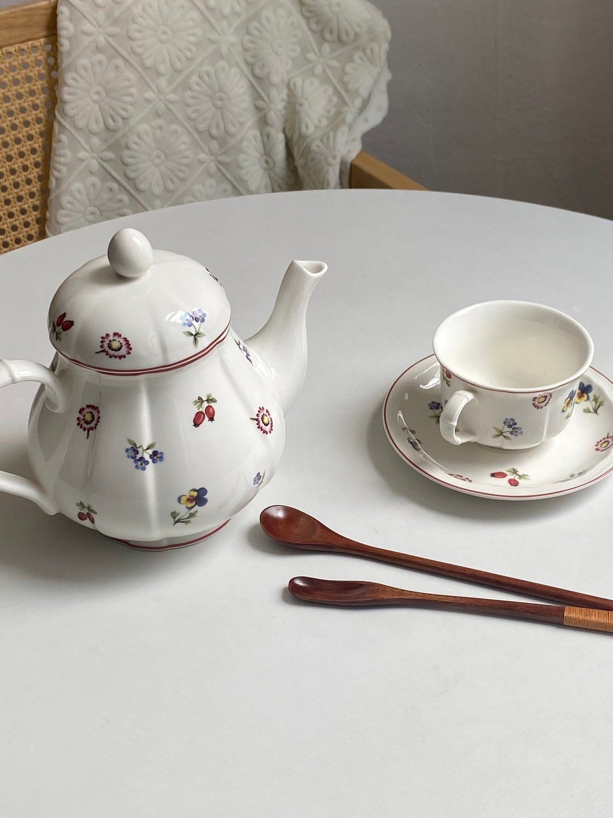 Red Rim Floral Ceramic Tableware Collection - detail 3