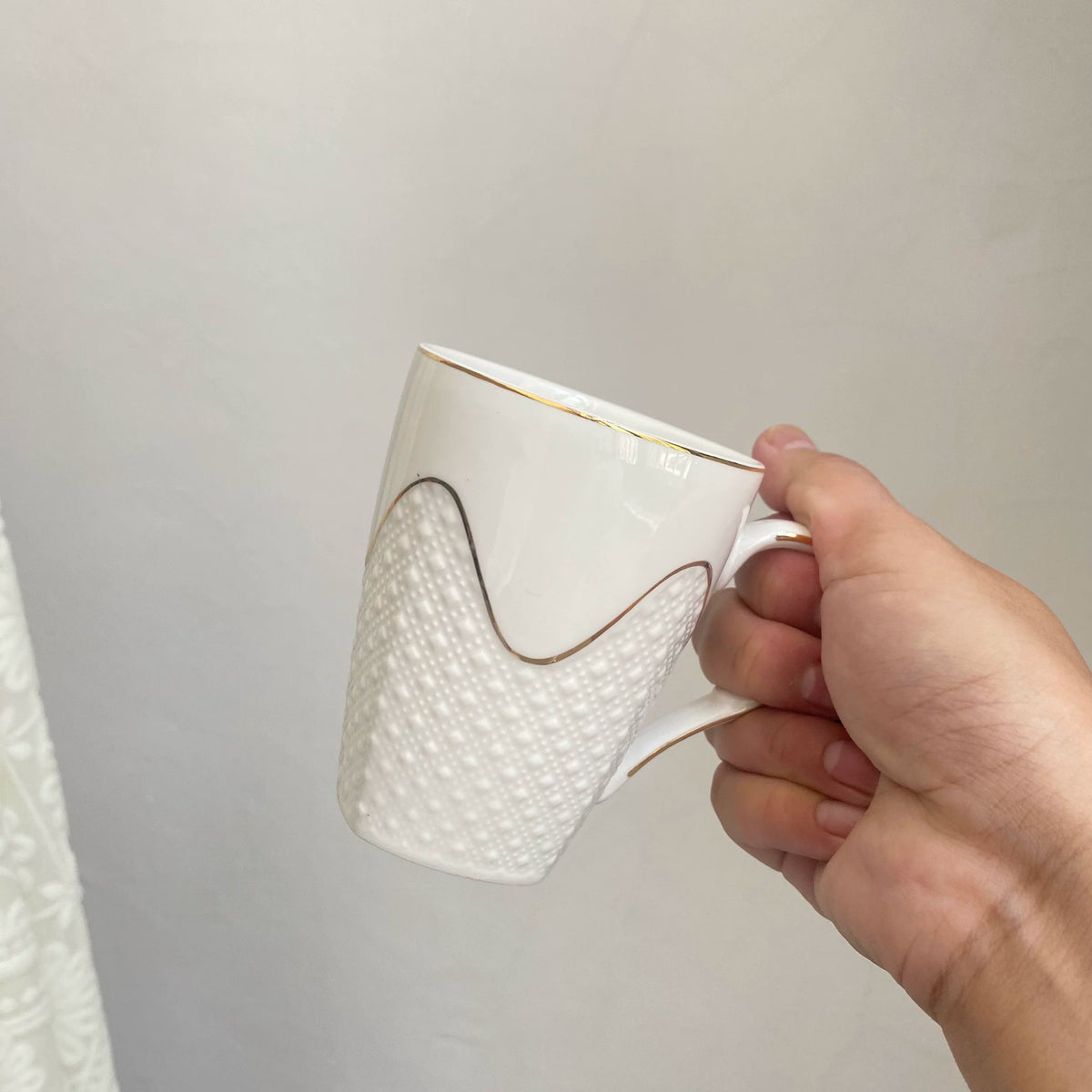 Gilded Embossed Ceramic Tableware Collection - detail 1