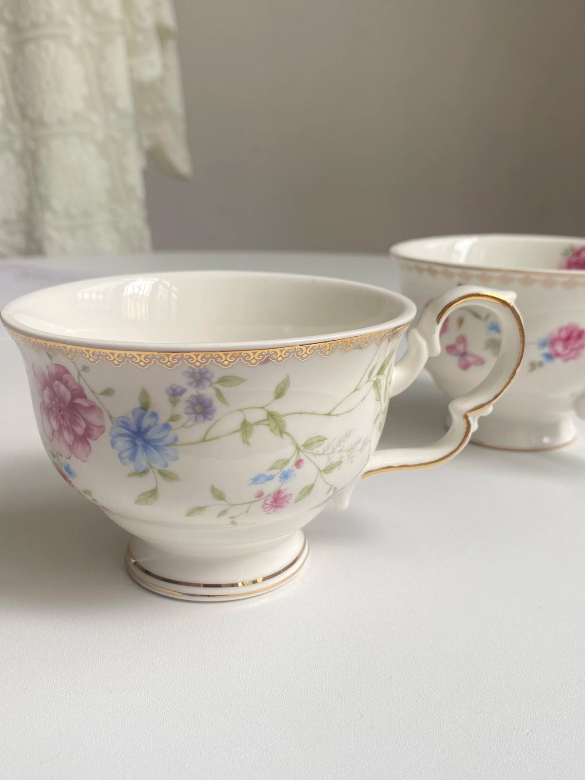 Ceramic Cup Red Blue Floral Vine 250 ml, Gold Painted Detailing - detail 2