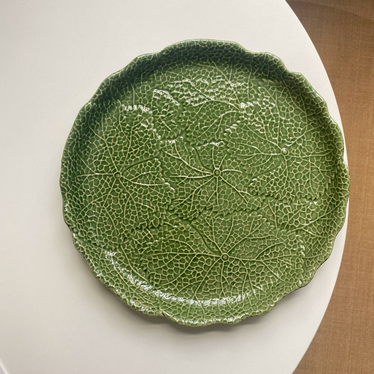 Relief Leaf Ceramic Plate, Large 33 x 3 cm, Underglaze Decorative Dinnerware - detail 1