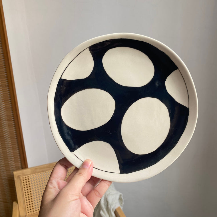 Black Ceramic Plate with Large Rings, 8 Inch, 20 x 1.3 cm, Underglaze Decoration - detail 1