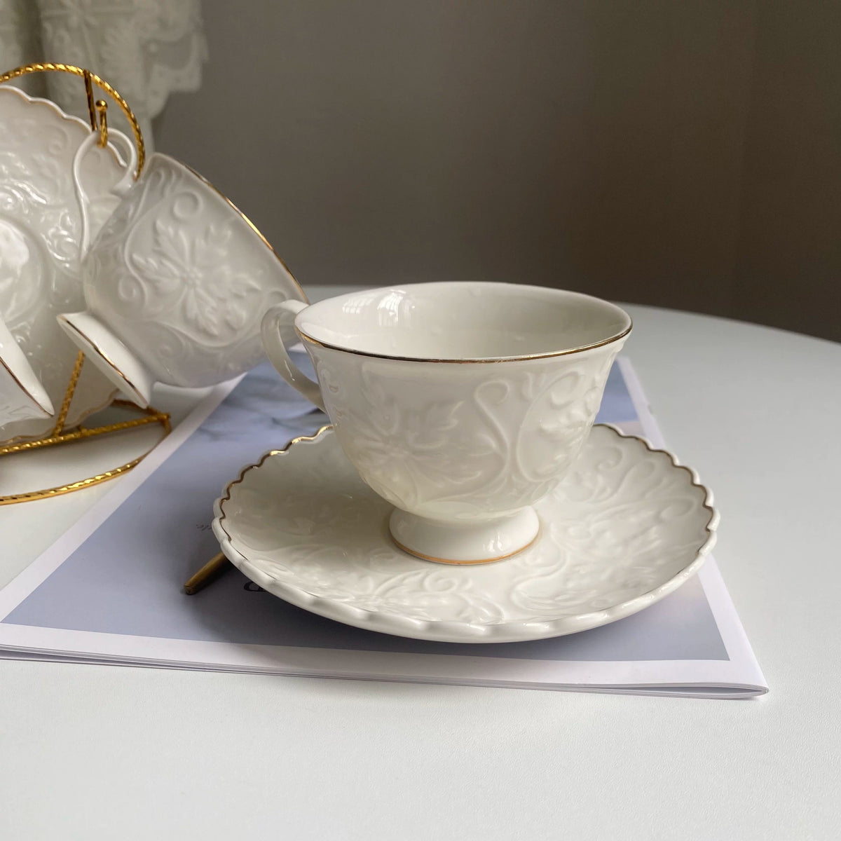 Raspberry Relief Gold Detail Cup and Saucer Set, 2 Cups 2 Saucers with Stand - detail 3