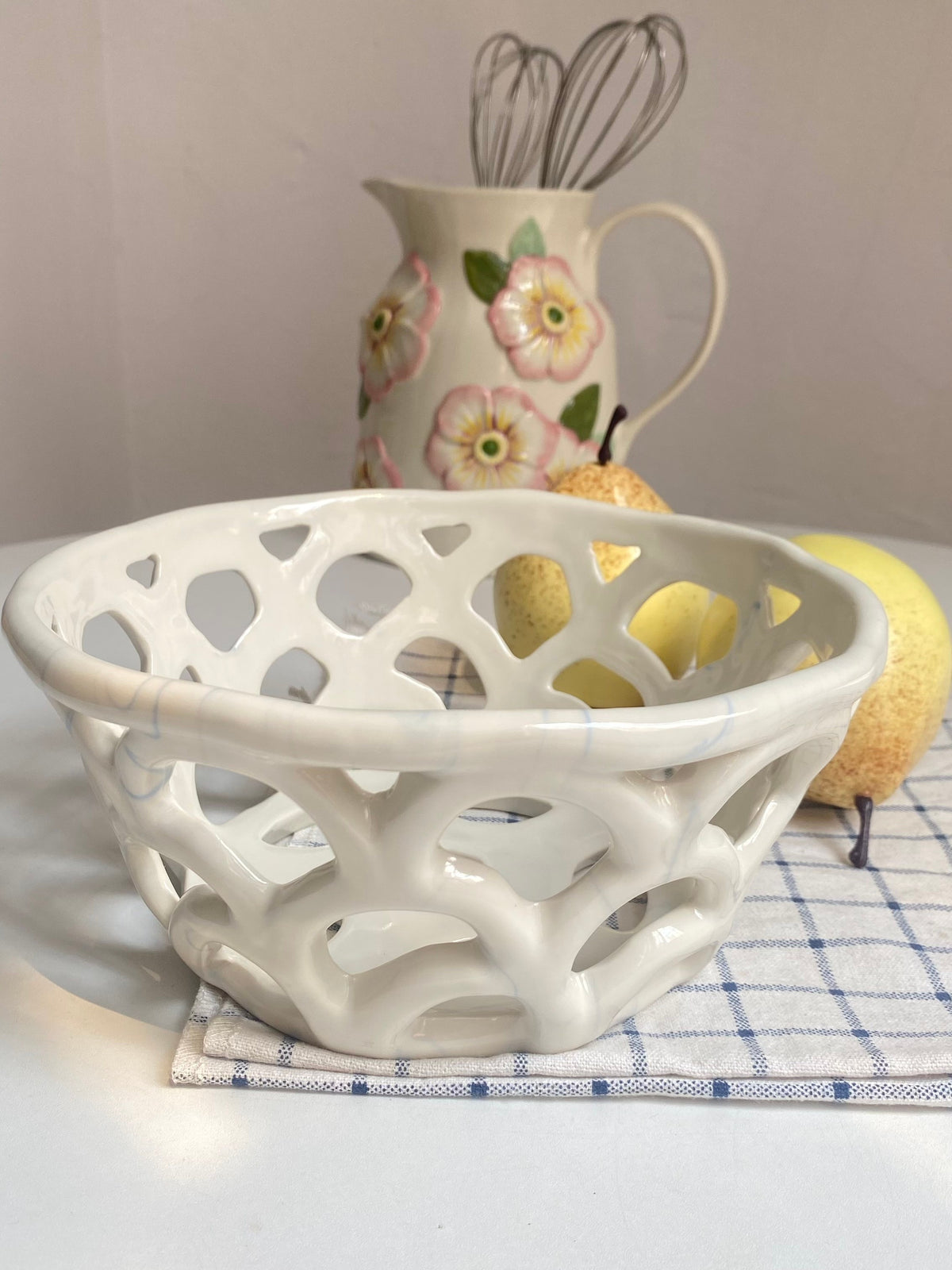 Blue-Dyed Openwork Ceramic Fruit Basket, 20 x 8.5 cm, Decorative Kitchen Storage - detail 3