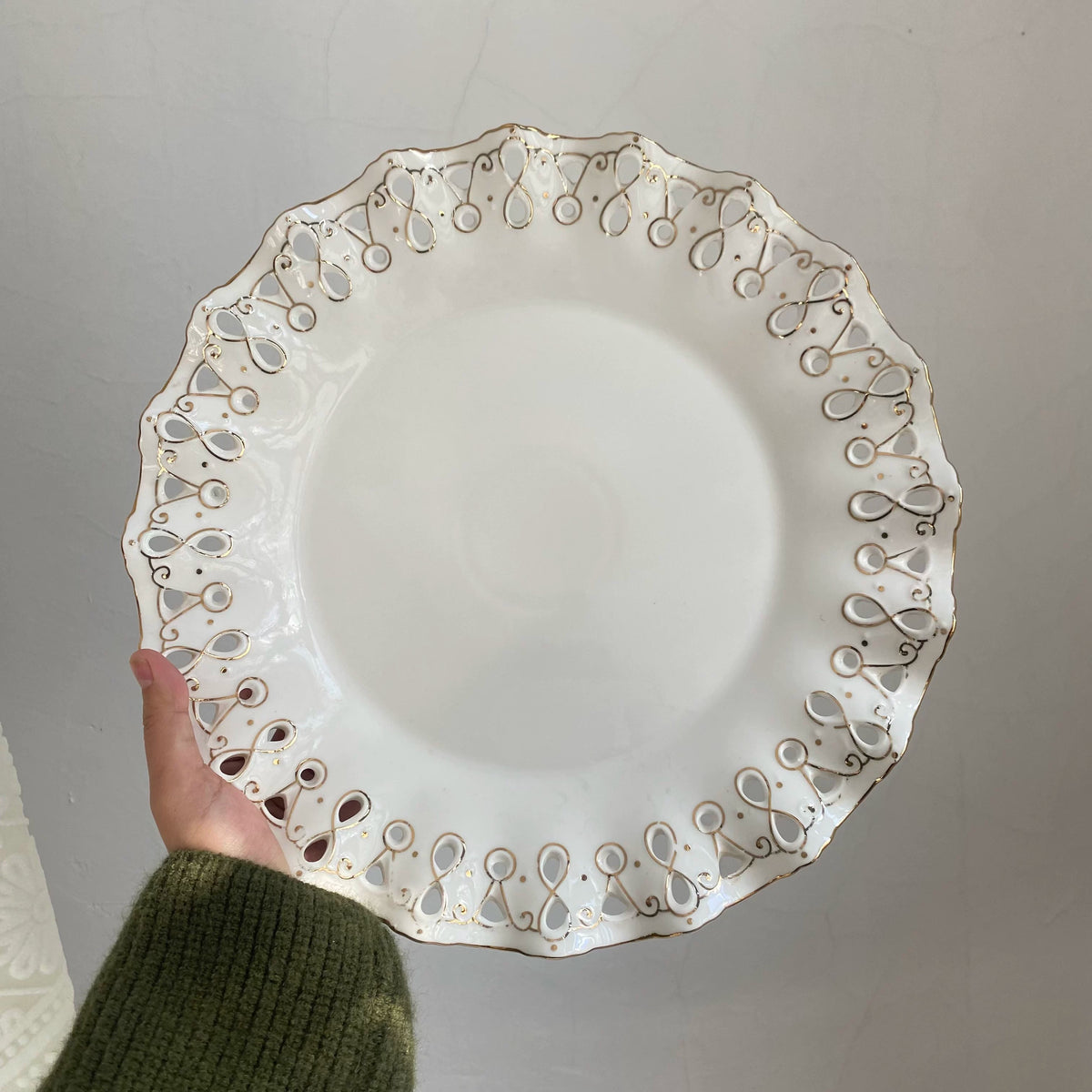 Large Openwork Fruit Bowl, Ceramic Decorative Centerpiece - detail 1