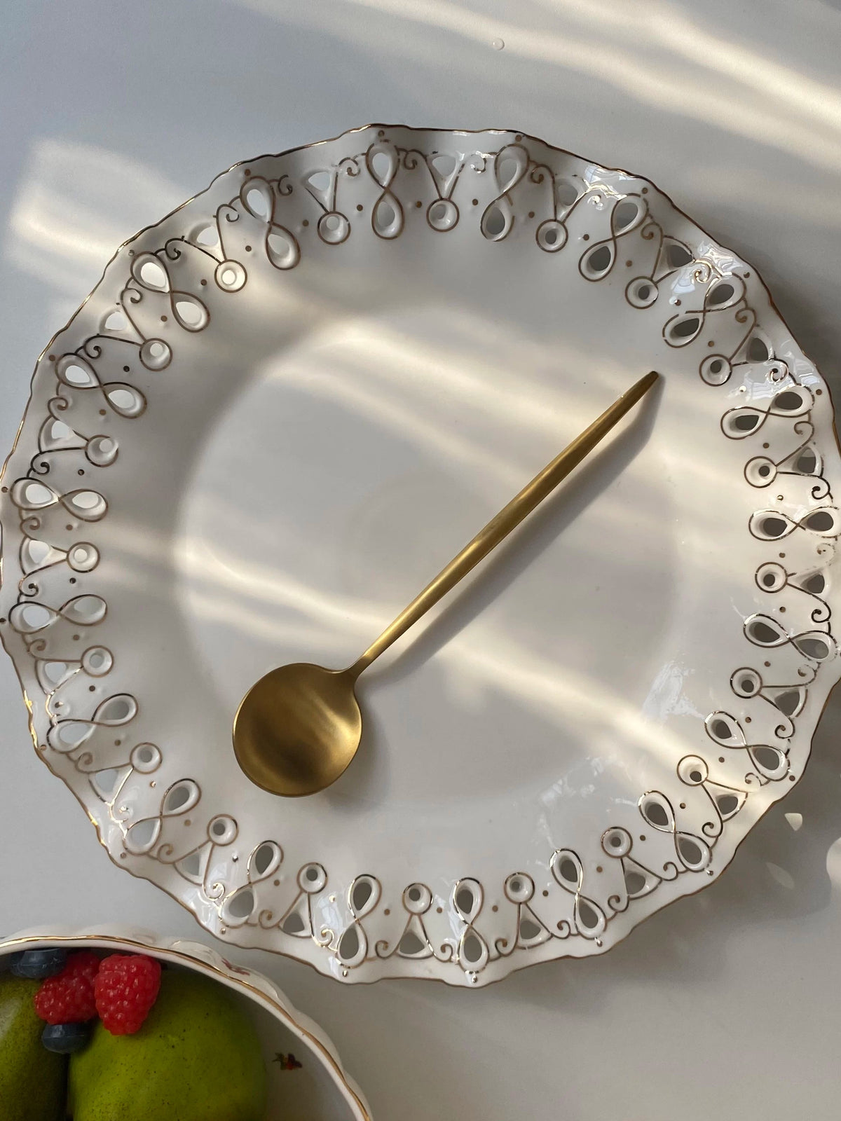 Large Openwork Fruit Bowl, Ceramic Decorative Centerpiece - detail 3