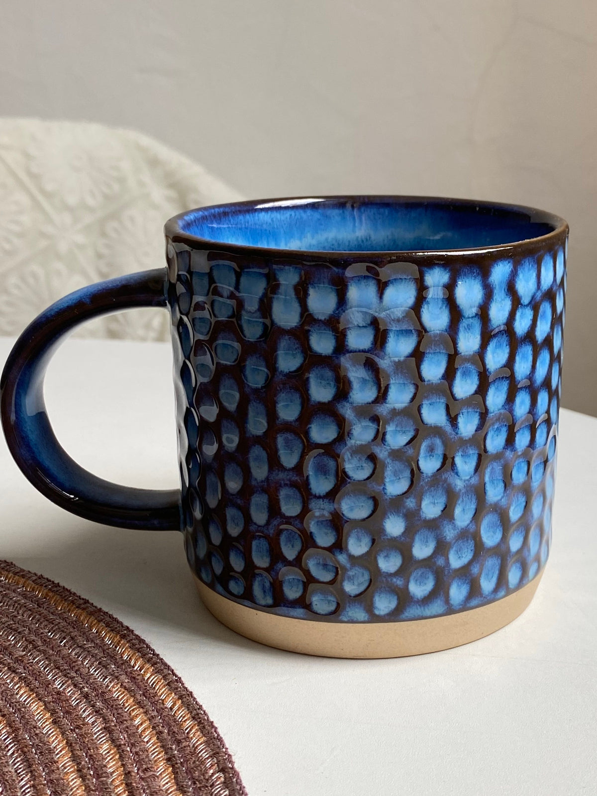 Blue Kiln-Glaze Raindrop Ceramic Cup, 500 ml, Relief Detailing - detail 2