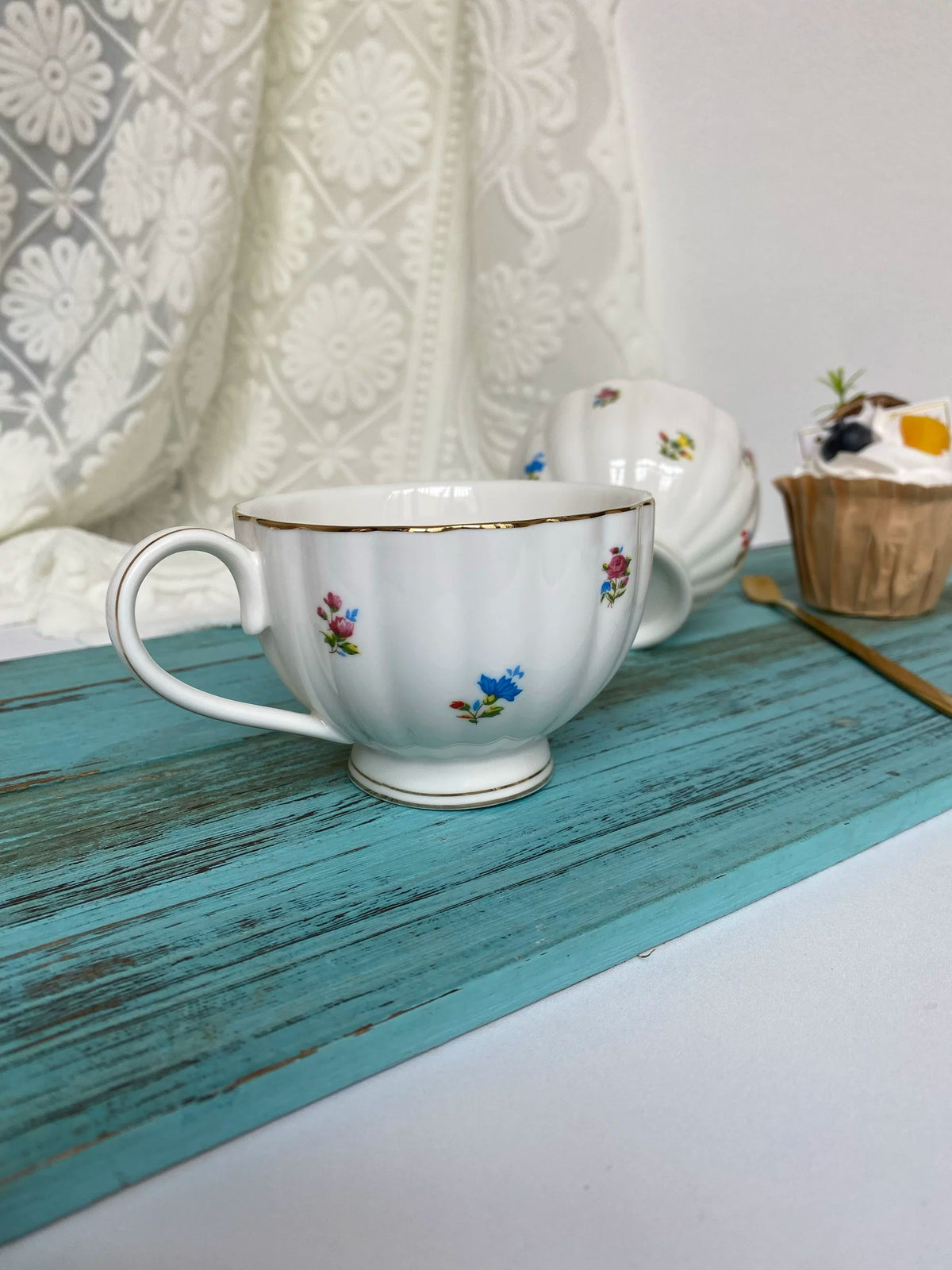 Gold-Detailed Small Flowers Ceramic Cup, 200 ml - detail 2