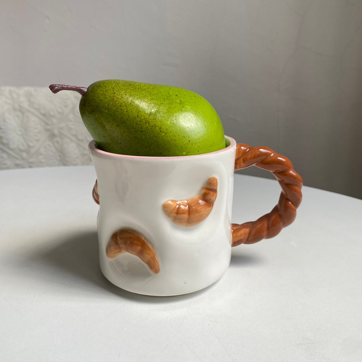 Twisted-Handle Croissant Ceramic Cup, 350 ml, Relief Detailing - detail 2