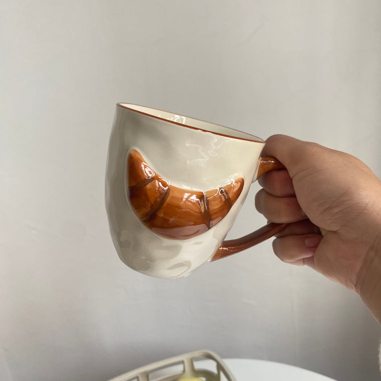 Red-Handle Croissant Ceramic Cup, 350 ml, Underglaze Relief Detailing - detail 1