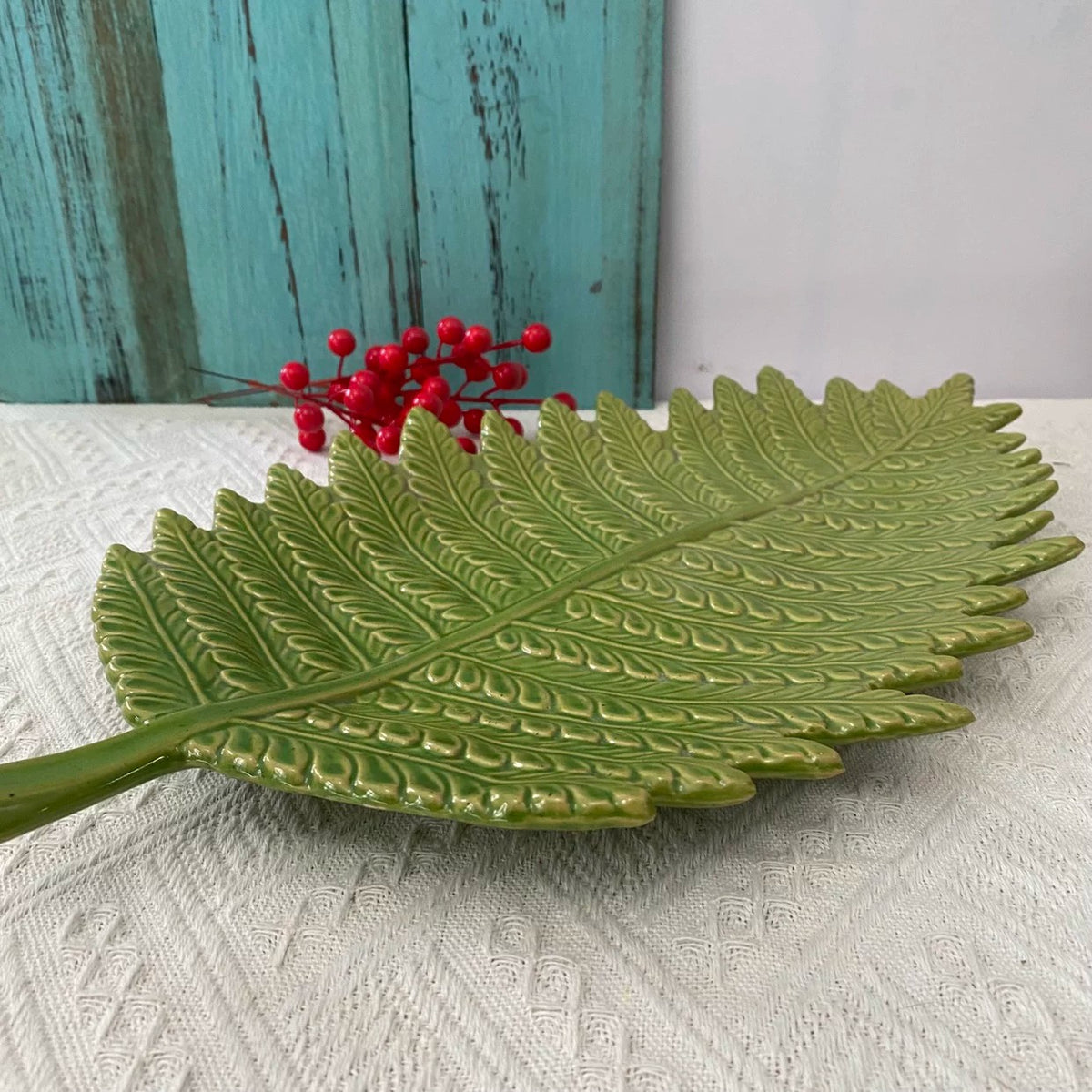 Large Ceramic Leaf Plate, 41.3 x 27 x 3, Decorative Dinnerware - detail 2