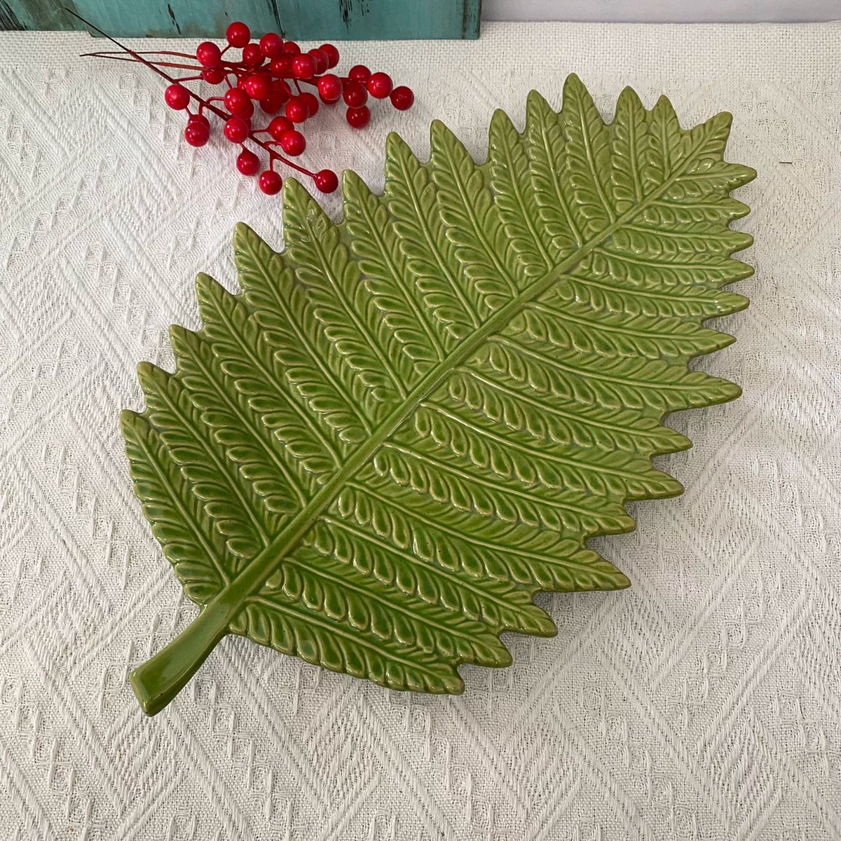 Large Ceramic Leaf Plate, 41.3 x 27 x 3, Decorative Dinnerware - detail 1