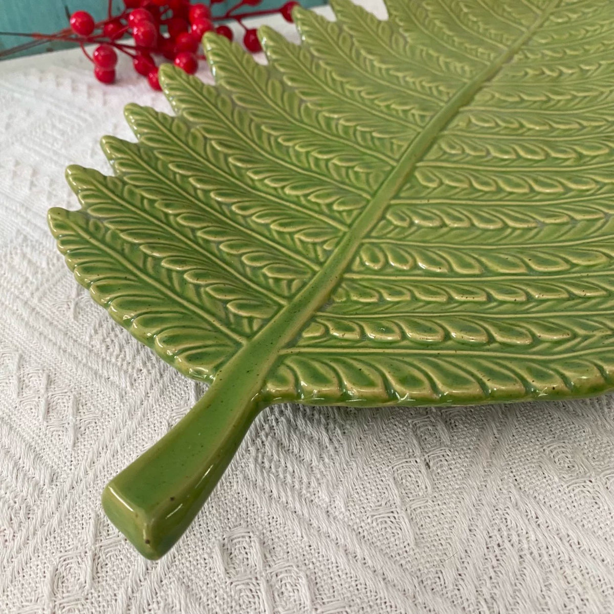 Large Ceramic Leaf Plate, 41.3 x 27 x 3, Decorative Dinnerware - detail 3