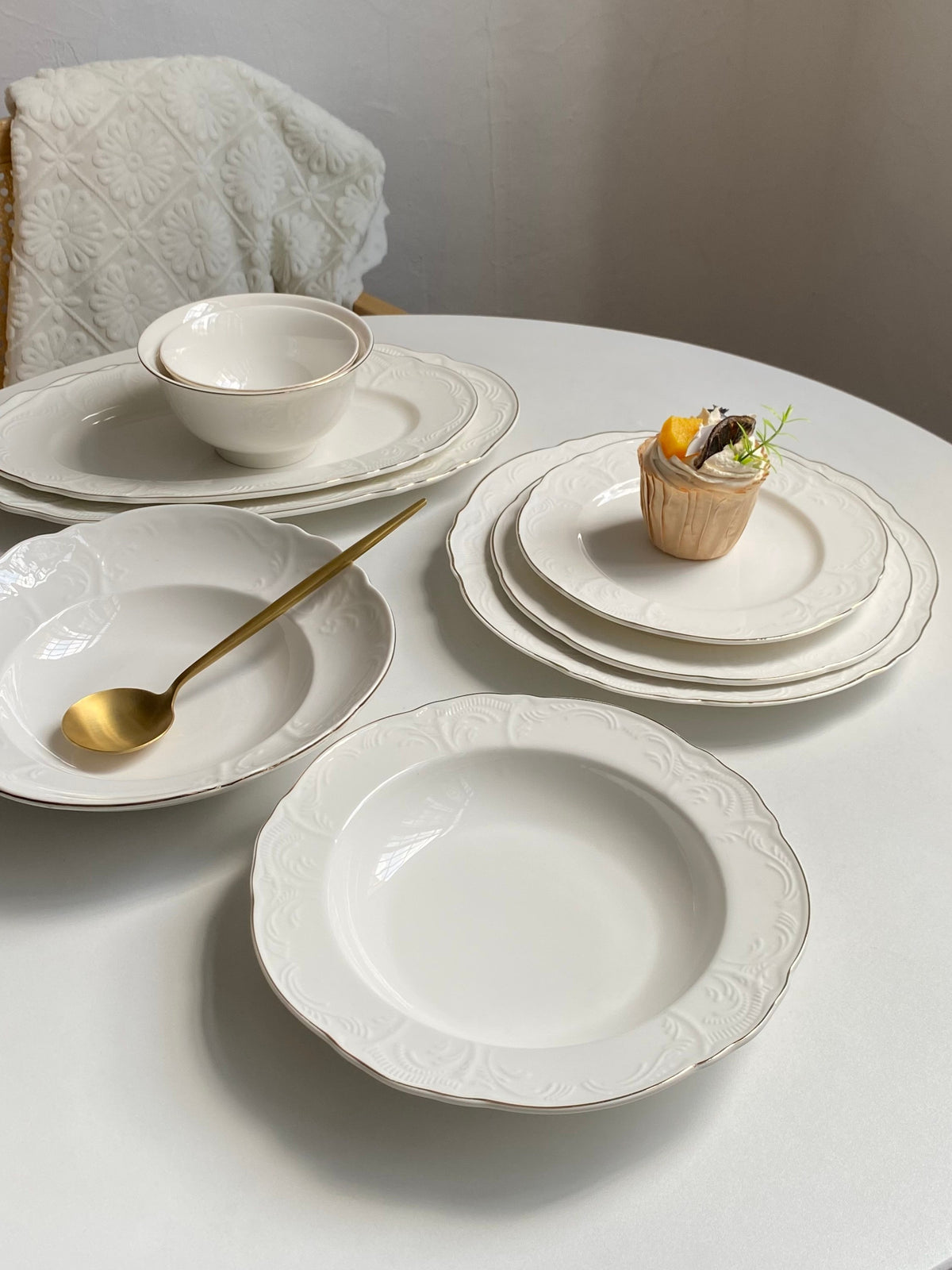 Gold Detailed Ceramic Tableware Collection - detail 2