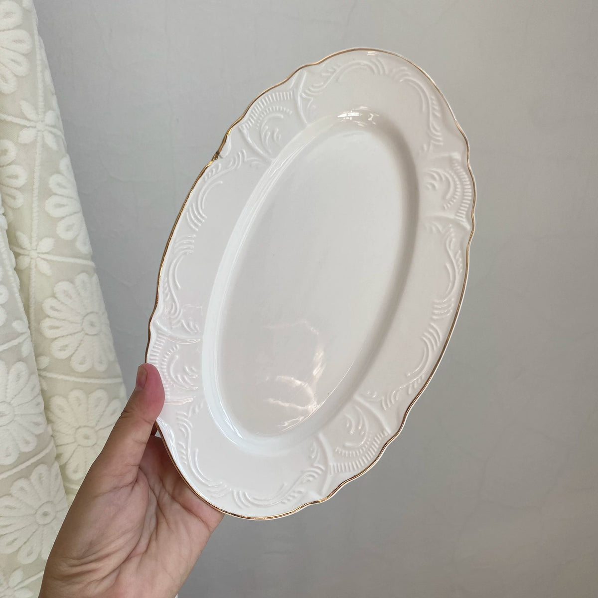 Gold Detailed Ceramic Tableware Collection - detail 1
