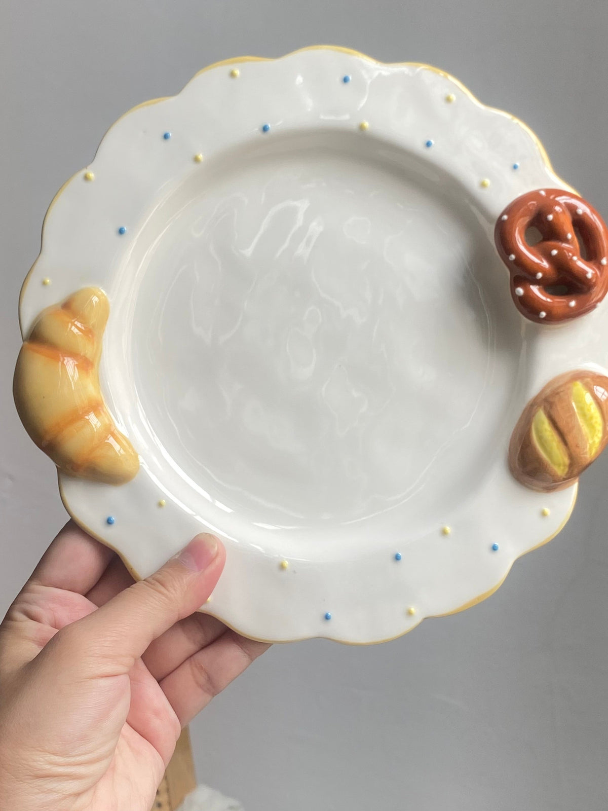 Ceramic Cookie and Bread Plate, 8 Inch, 20.5 x 2.5 cm, Relief Detailing - detail 3