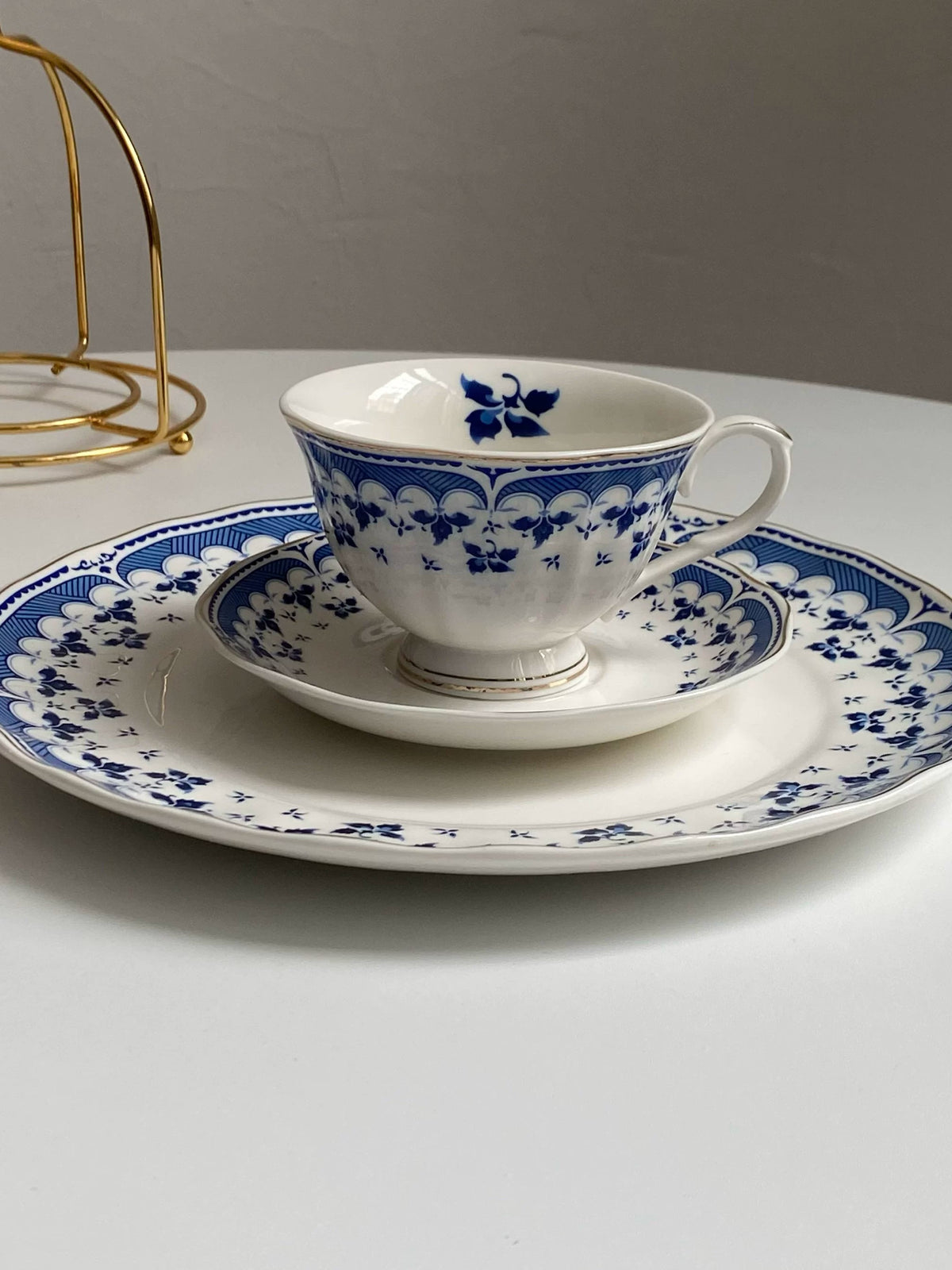 Gold Detailed Ceramic Tableware Collection - detail 2