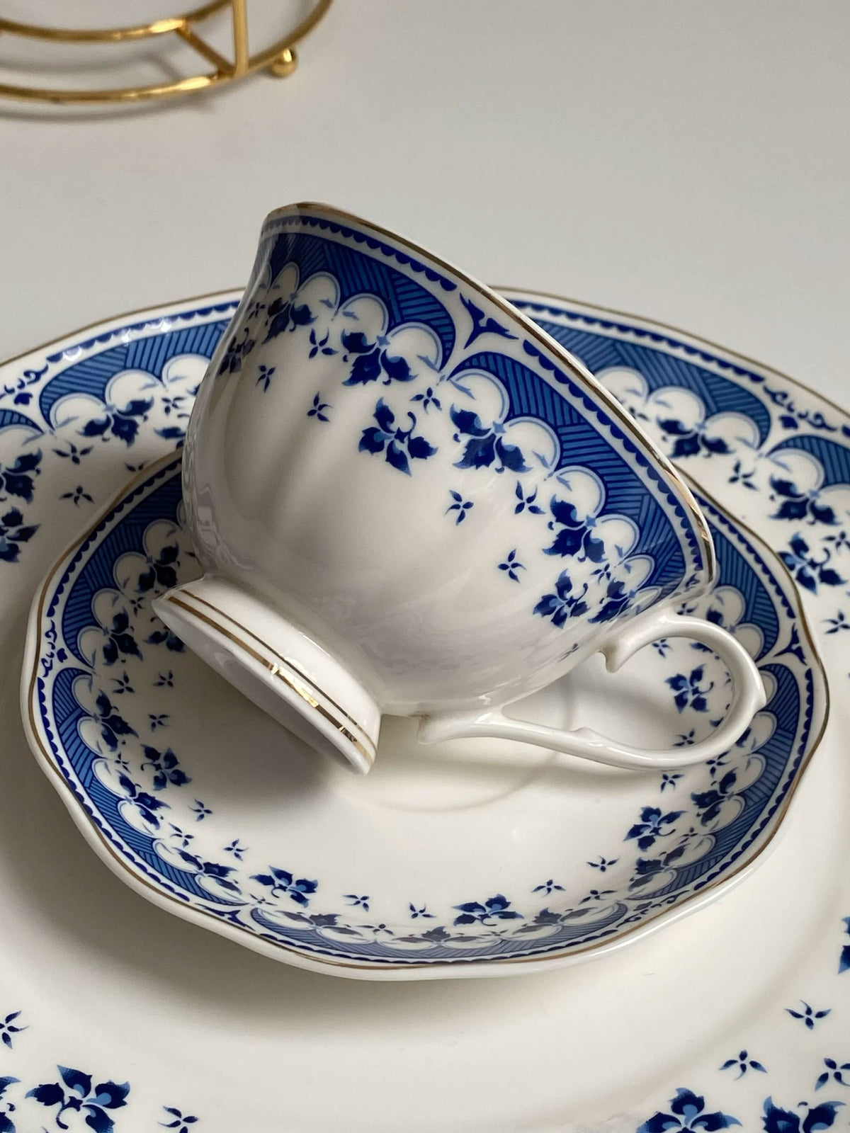 Gold Detailed Ceramic Tableware Collection - detail 3