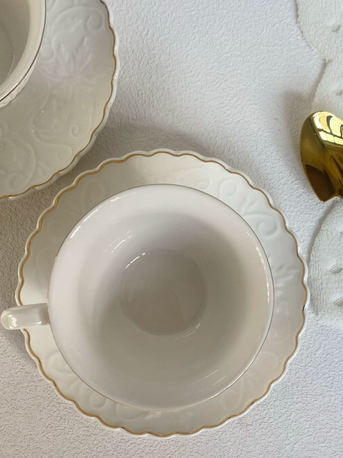 Gold-Detailed Relief Ceramic Cup and Saucer Set, 220 ml, Elegant Tea Coffee - detail 3