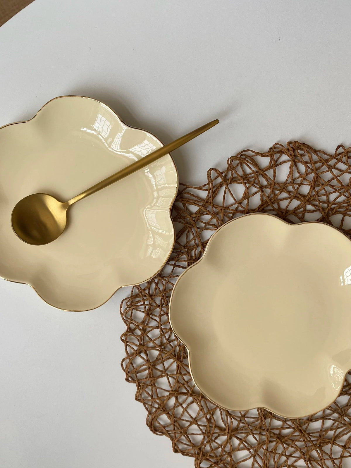 Gold-Detailed Cream Flower Ceramic Plate, 8 Inch Decorative Dinnerware - detail 2