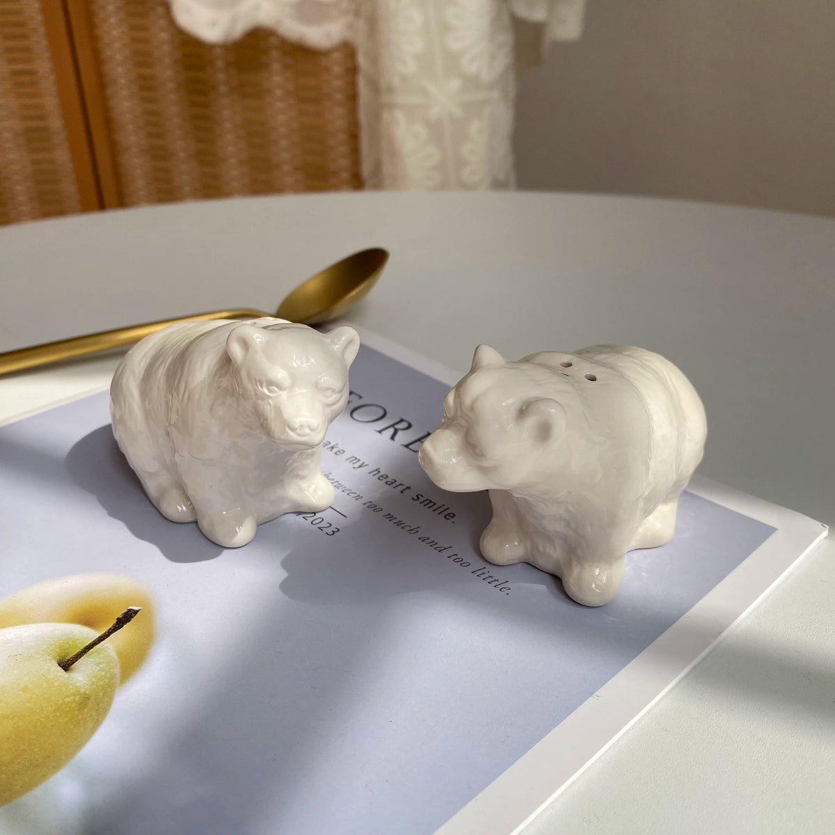 Polar Bear White Pair Seasoning Shaker, Salt & Pepper Spice Dispenser Tabletop Accessory - detail 2