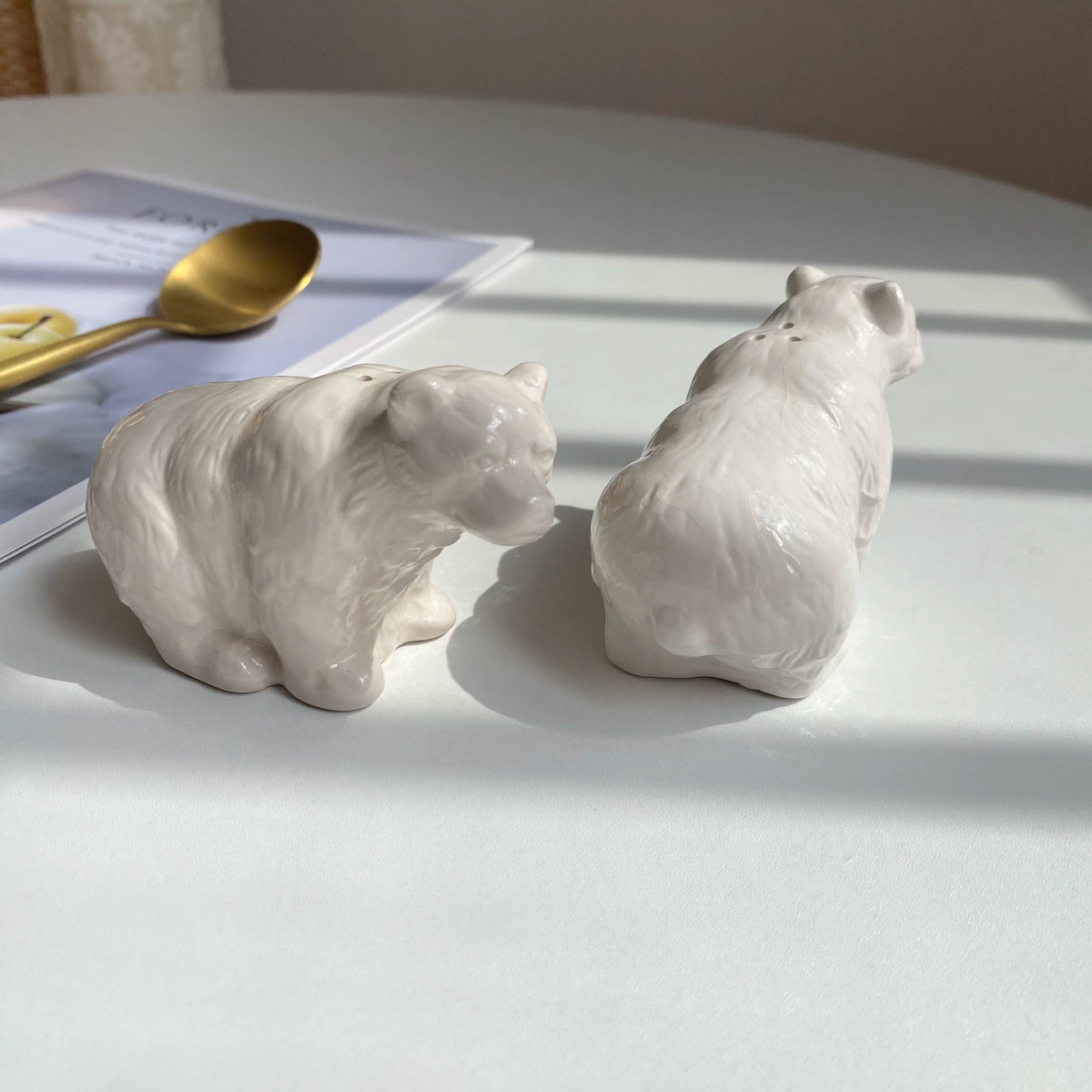 Polar Bear White Pair Seasoning Shaker, Salt & Pepper Spice Dispenser Tabletop Accessory - detail 3