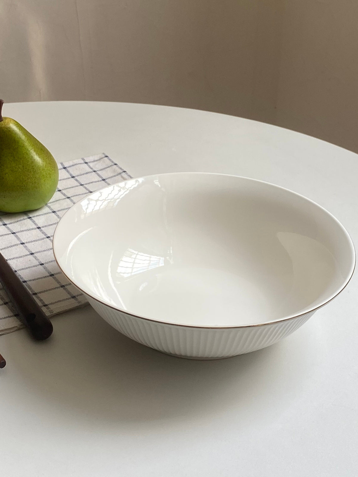 9 Inch Soup Bowl, Gold Trimmed Line Pattern, Ceramic Serving Bowl - detail 2