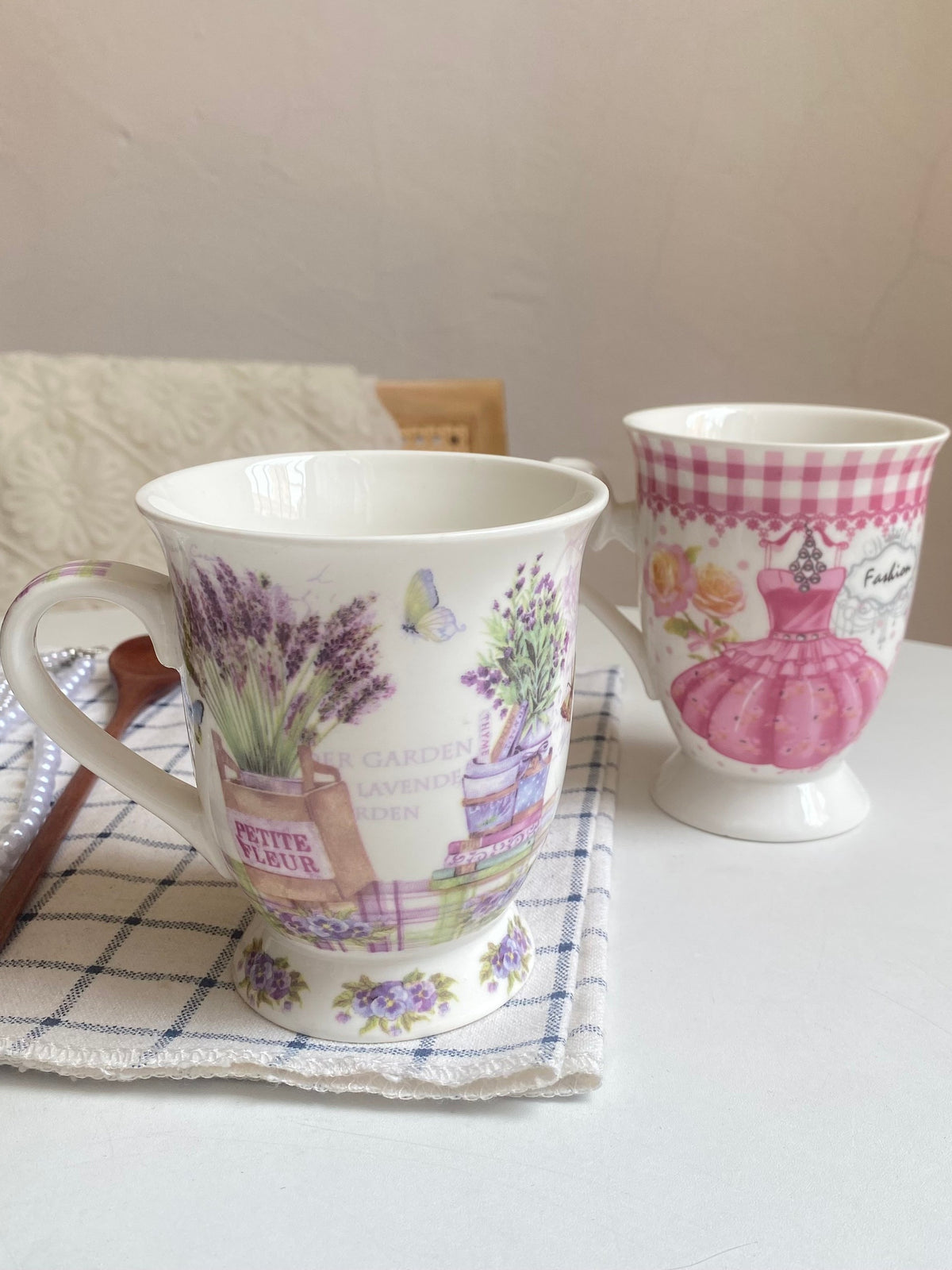 Lavender Footed Cup, 300 ml, Elegant Stemmed Mug - detail 2