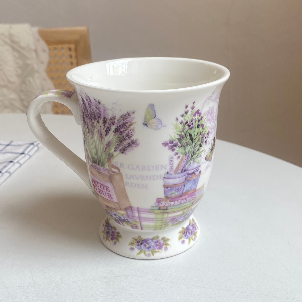 Lavender Footed Cup, 300 ml, Elegant Stemmed Mug - detail 1