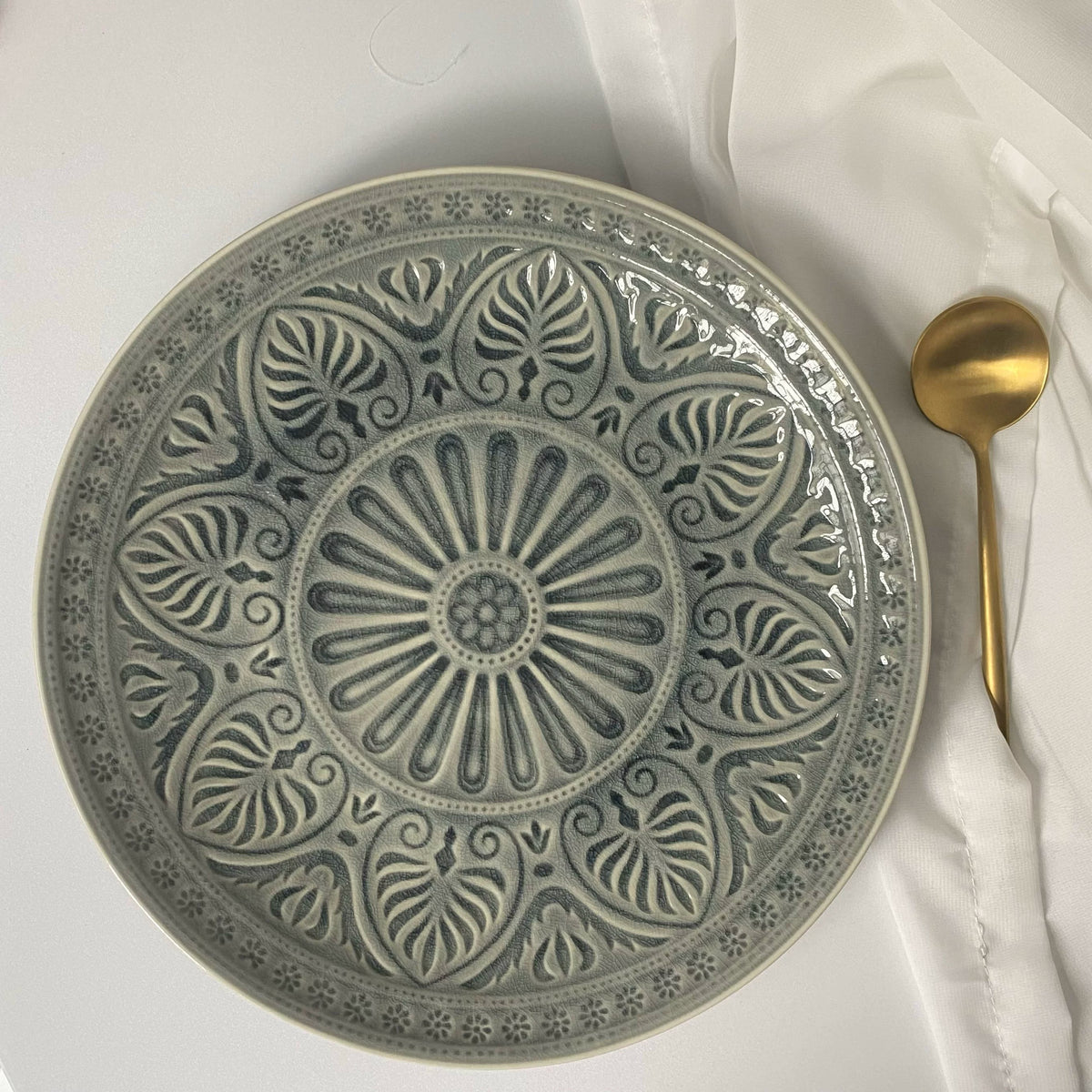Gray Embossed Ceramic Plate, 30.5 x 3.3 cm, Large Dinnerware - detail 1