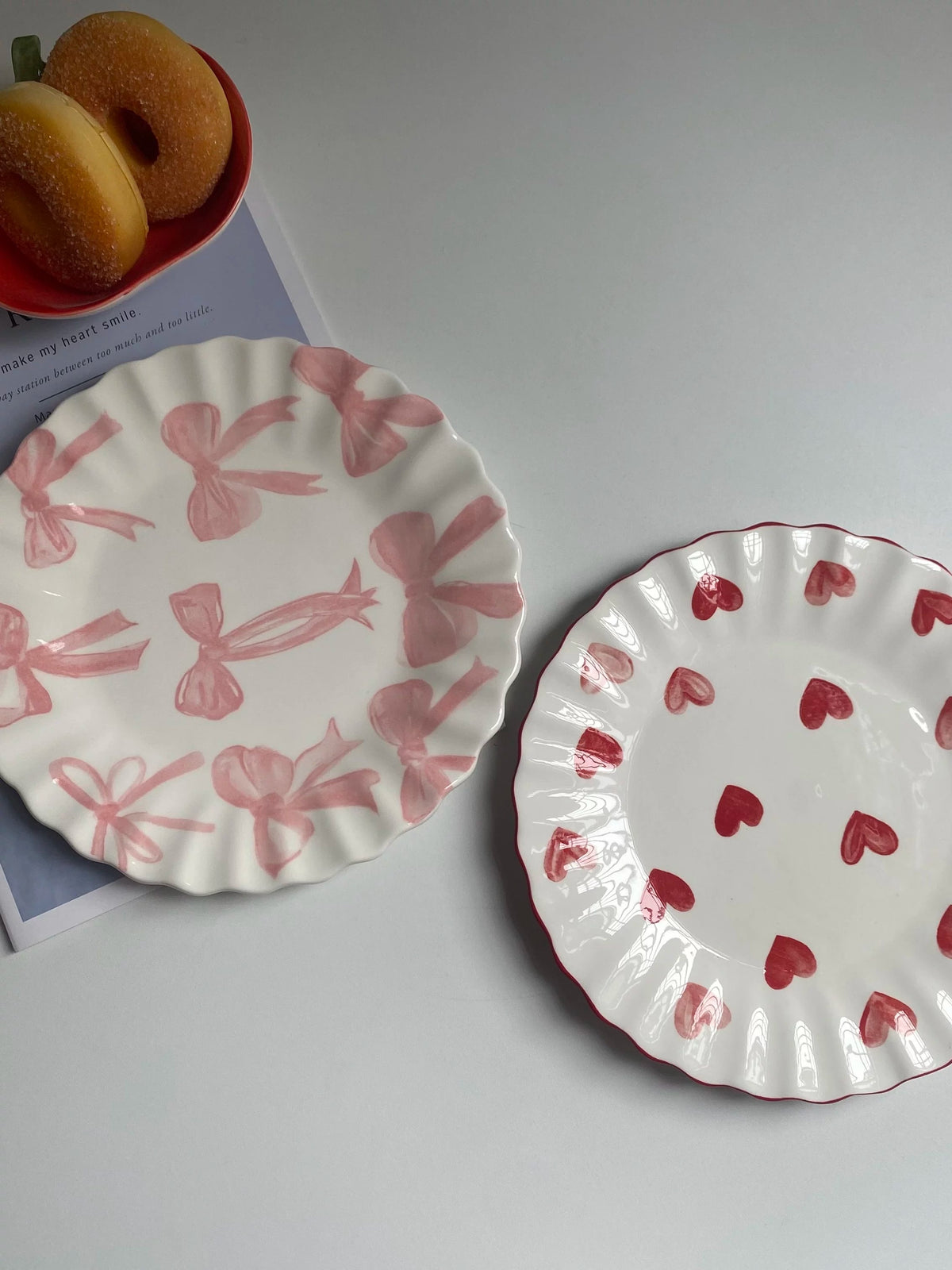 Ceramic Plate with Pink Bow Design, 21.5cm, Underglaze Decoration - detail 2