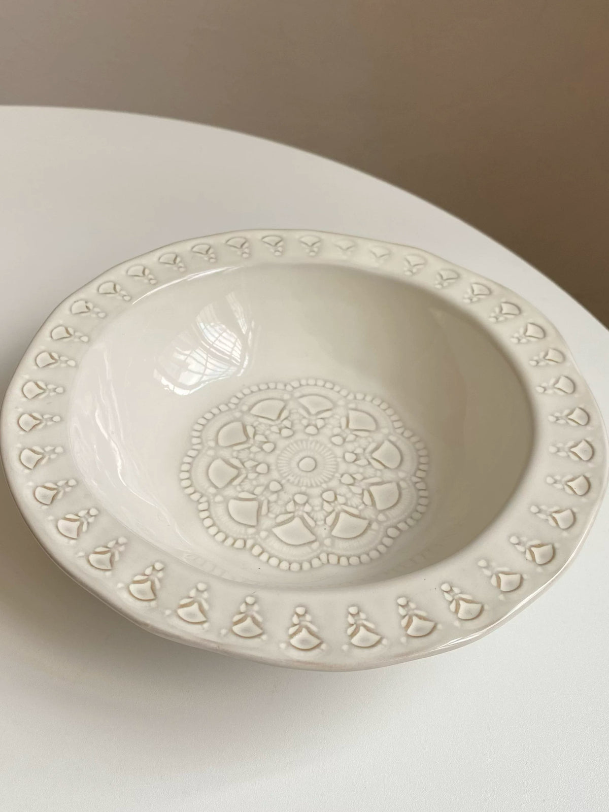 Ceramic Soup Plate 9.5 Inch, Embossed Design, 23.5 x 5.8 cm, Dinnerware - detail 2