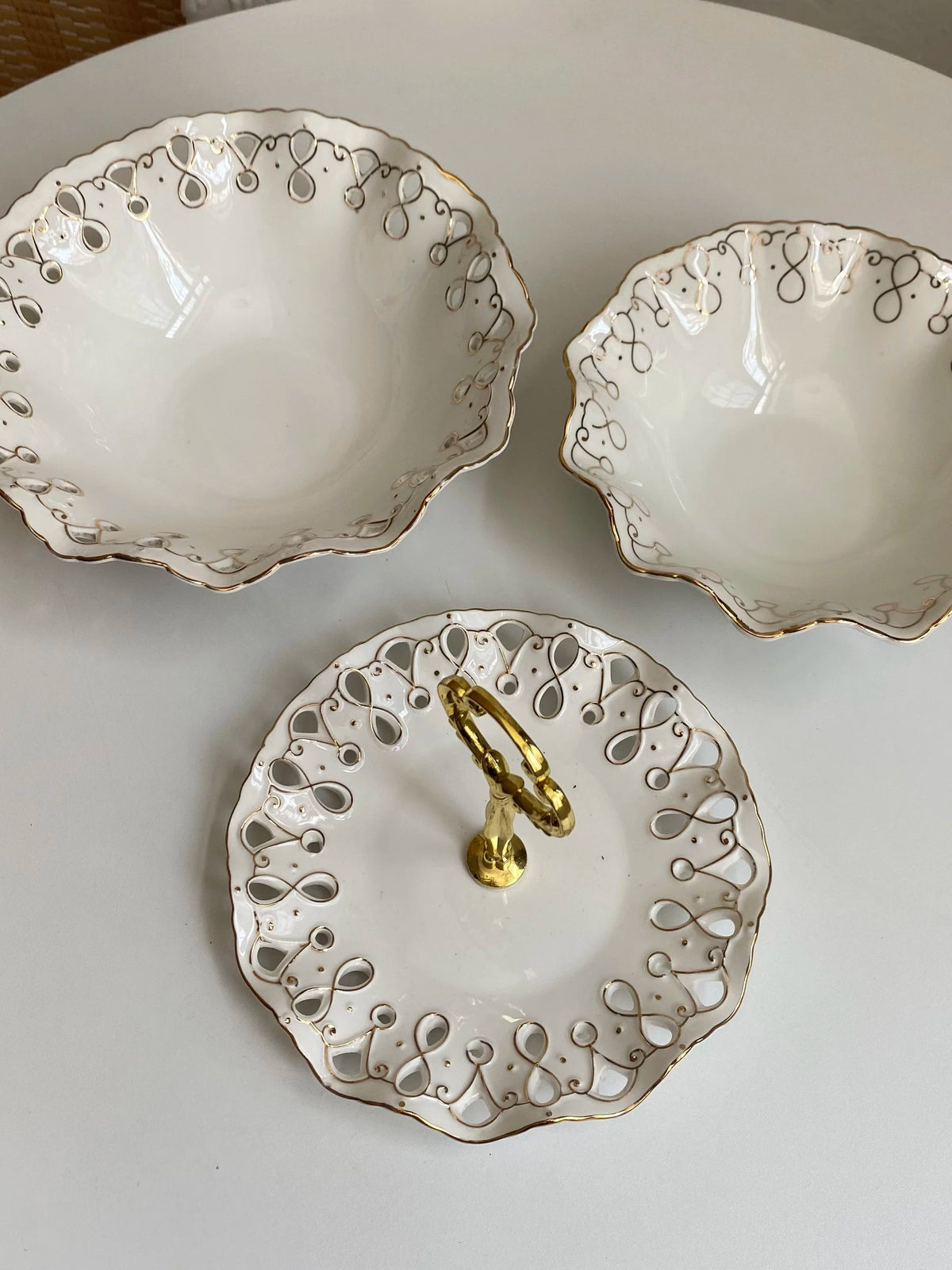 Ceramic Fruit Bowl 8 Inch, Wavy Edge, 20 x 6.5 in, Decorative Serving Dish - detail 2
