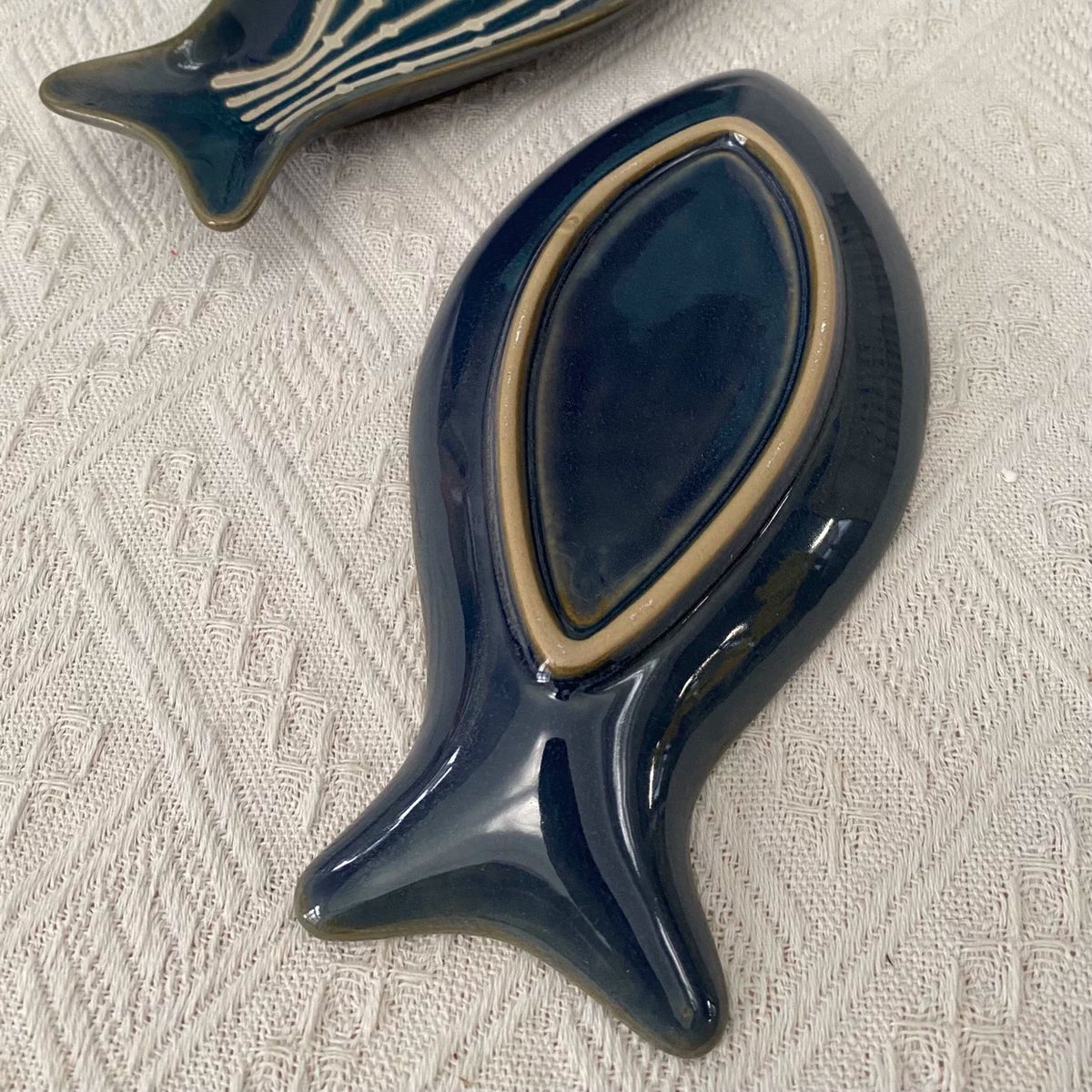 Ceramic Fish Platter, Striped Texture, 23 x 11 x 2.5 cm, Kiln-Transmutation Glaze - detail 3