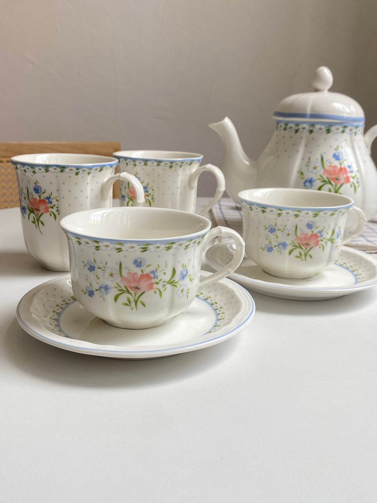 Christmas Hand-Painted Ceramic Tableware Collection - detail 2