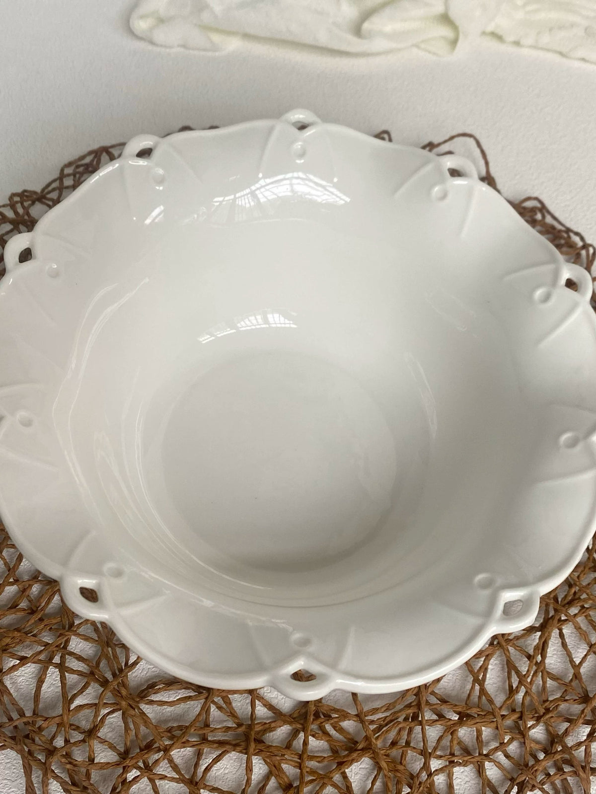 Large Ceramic Soup Bowl, 9 Inch, 23.3 x 8.5 cm, Relief Decoration - detail 2