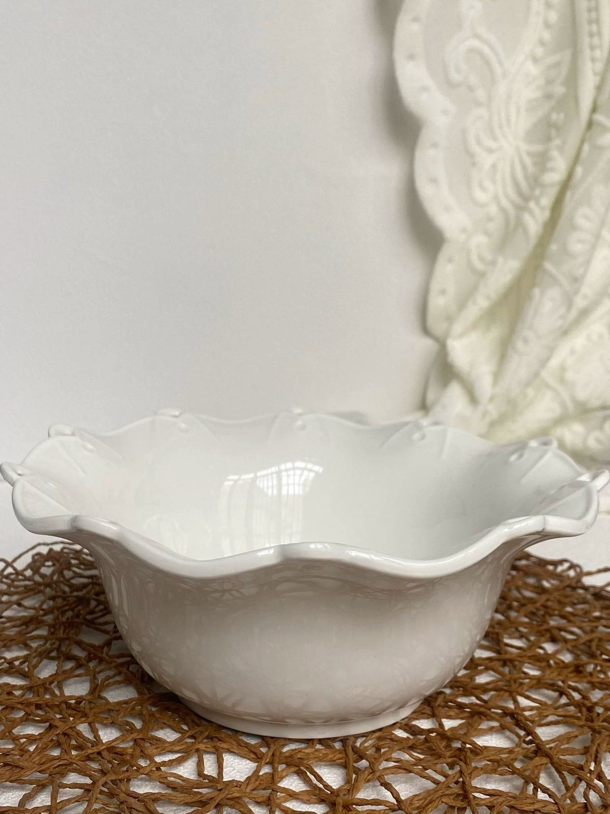 Large Ceramic Soup Bowl, 9 Inch, 23.3 x 8.5 cm, Relief Decoration - detail 3