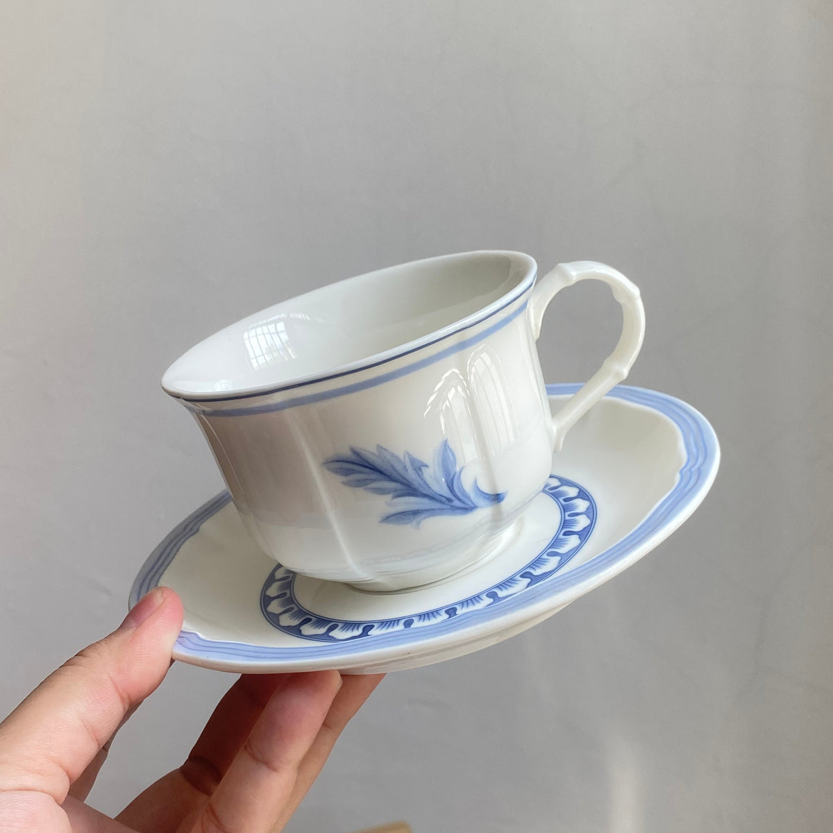 Blue and White Hand-Painted Porcelain Tableware Collection - detail 1
