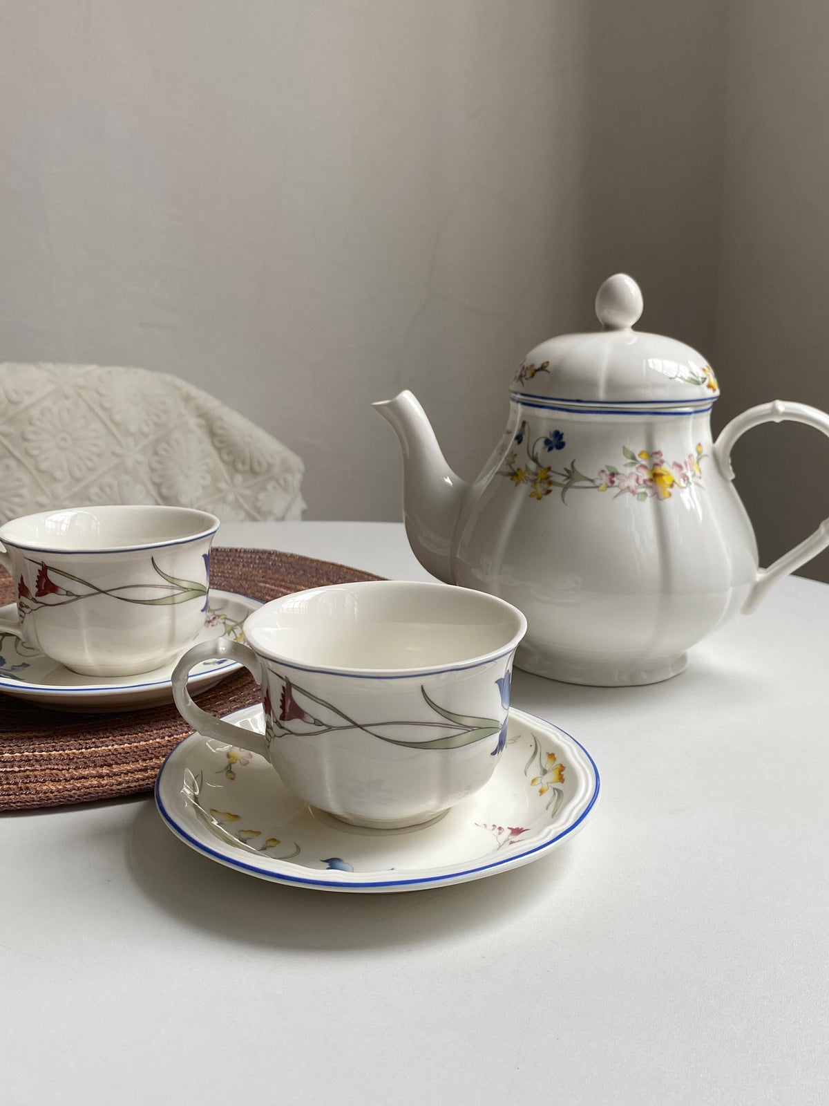 Classic Cup and Saucer Ceramic Tableware Collection - detail 3