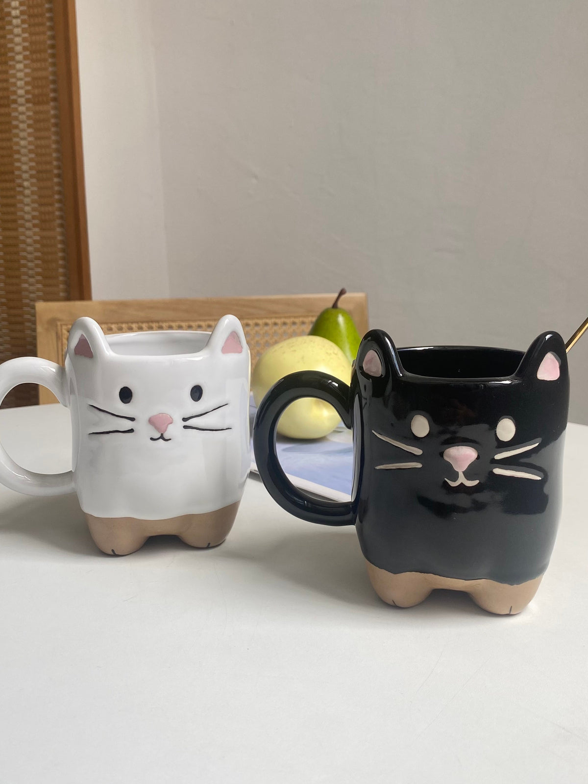 Black Cat Cup 450 ml, Rustic Foot Design, Ceramic Mug - detail 2