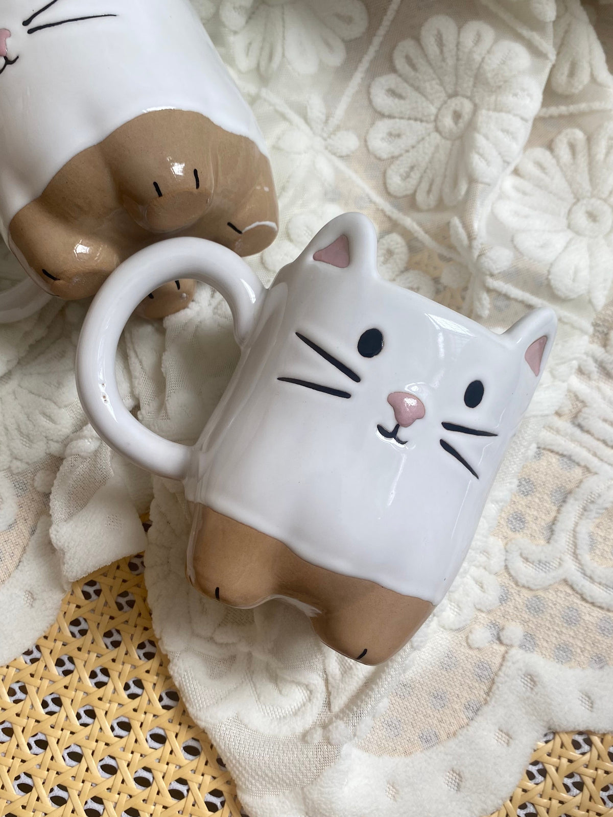 Black Cat Cup 450 ml, Rustic Foot Design, Ceramic Mug - detail 3