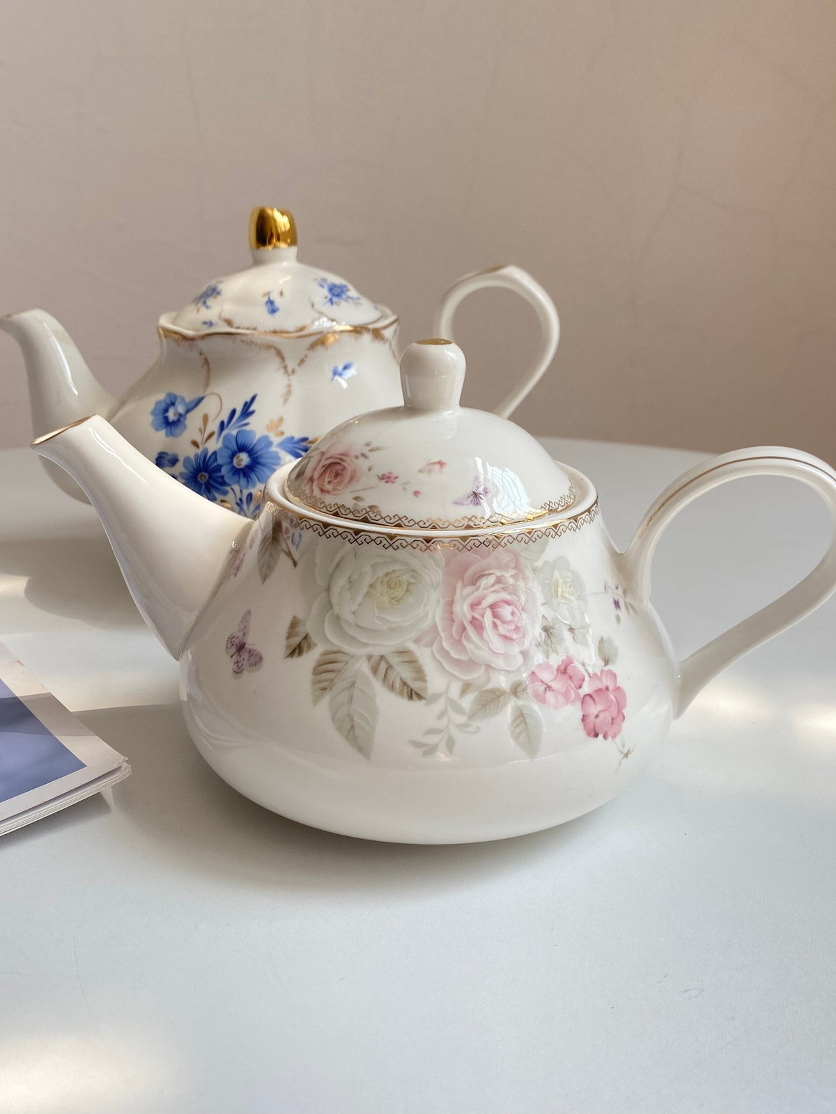 Ceramic Pot 501-600ml, Gold Painted Detailing, Camellia Design Tabletop Accessory - detail 2