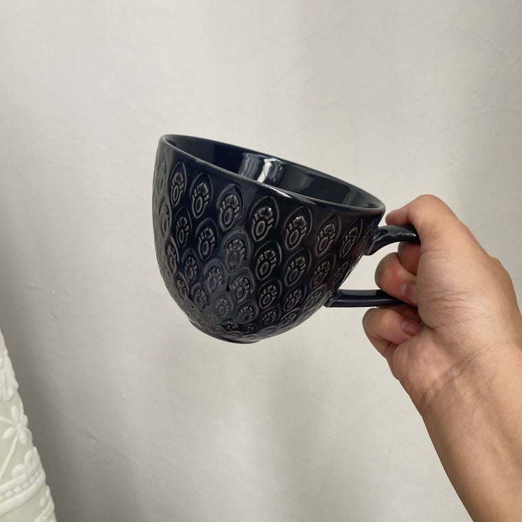 Peacock Feather Black 480 ml Cup - detail 1
