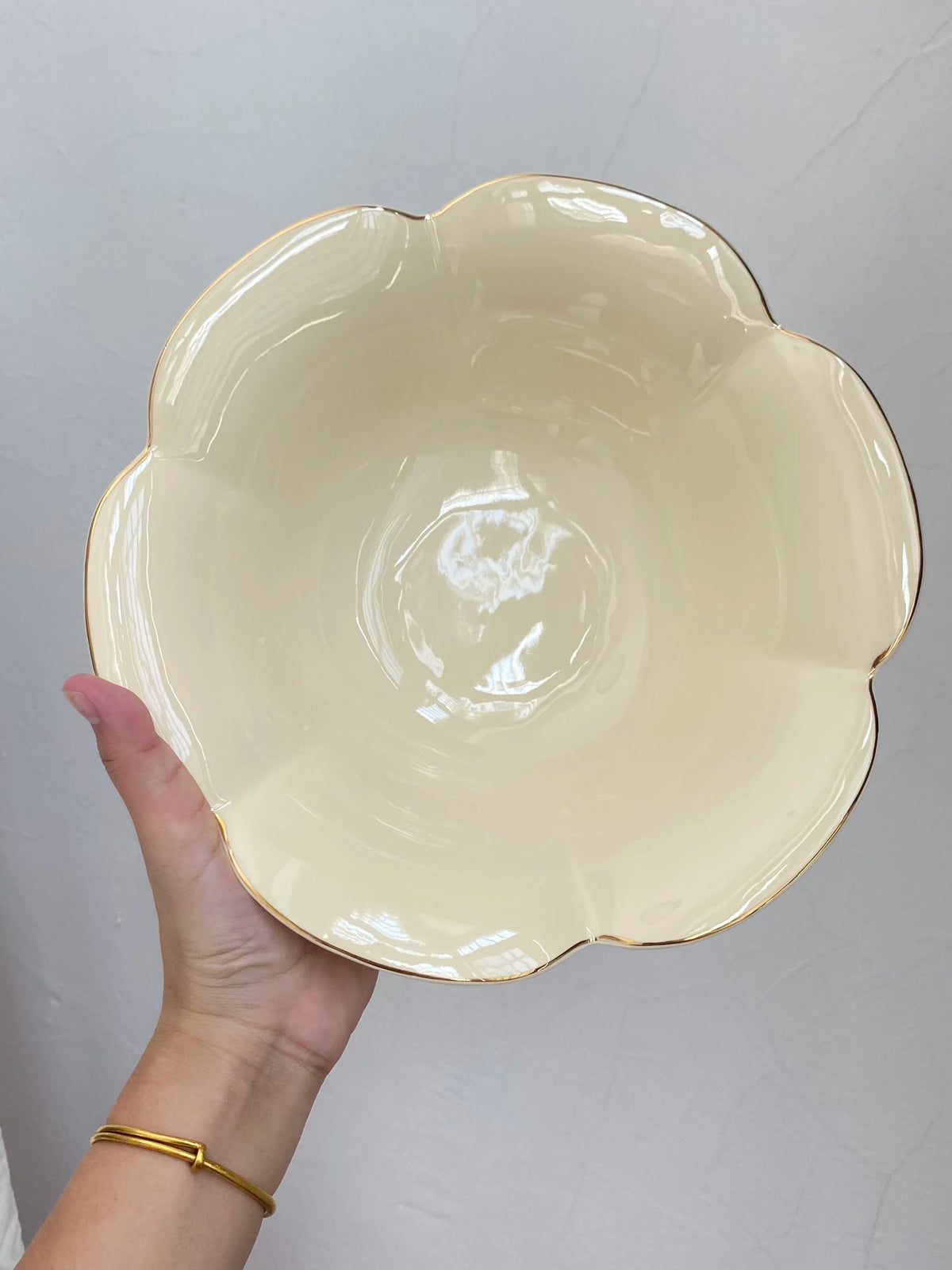Flower Gold-Rimmed 10.5 Inch Soup Bowl, Ceramic, Elegant Serving Dish - detail 3