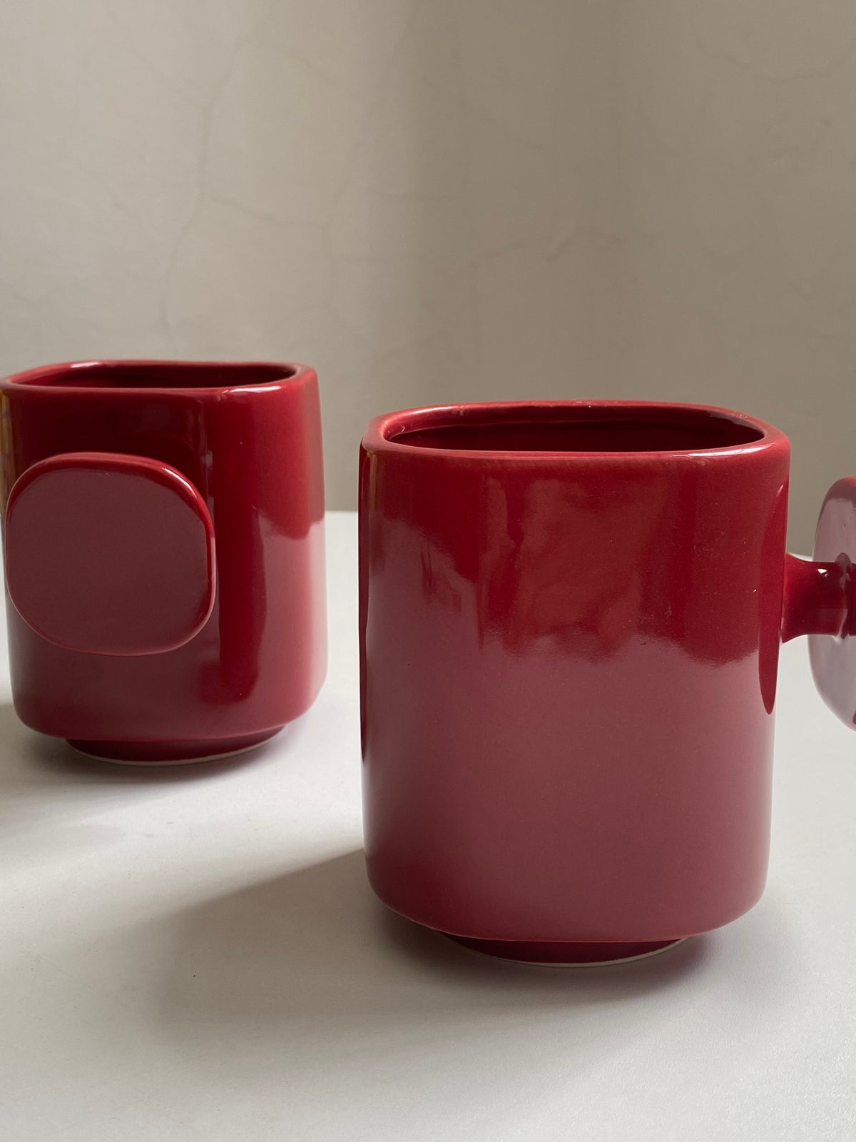 Red 380 ml Cup with Block Handle, Durable Drinkware - detail 2